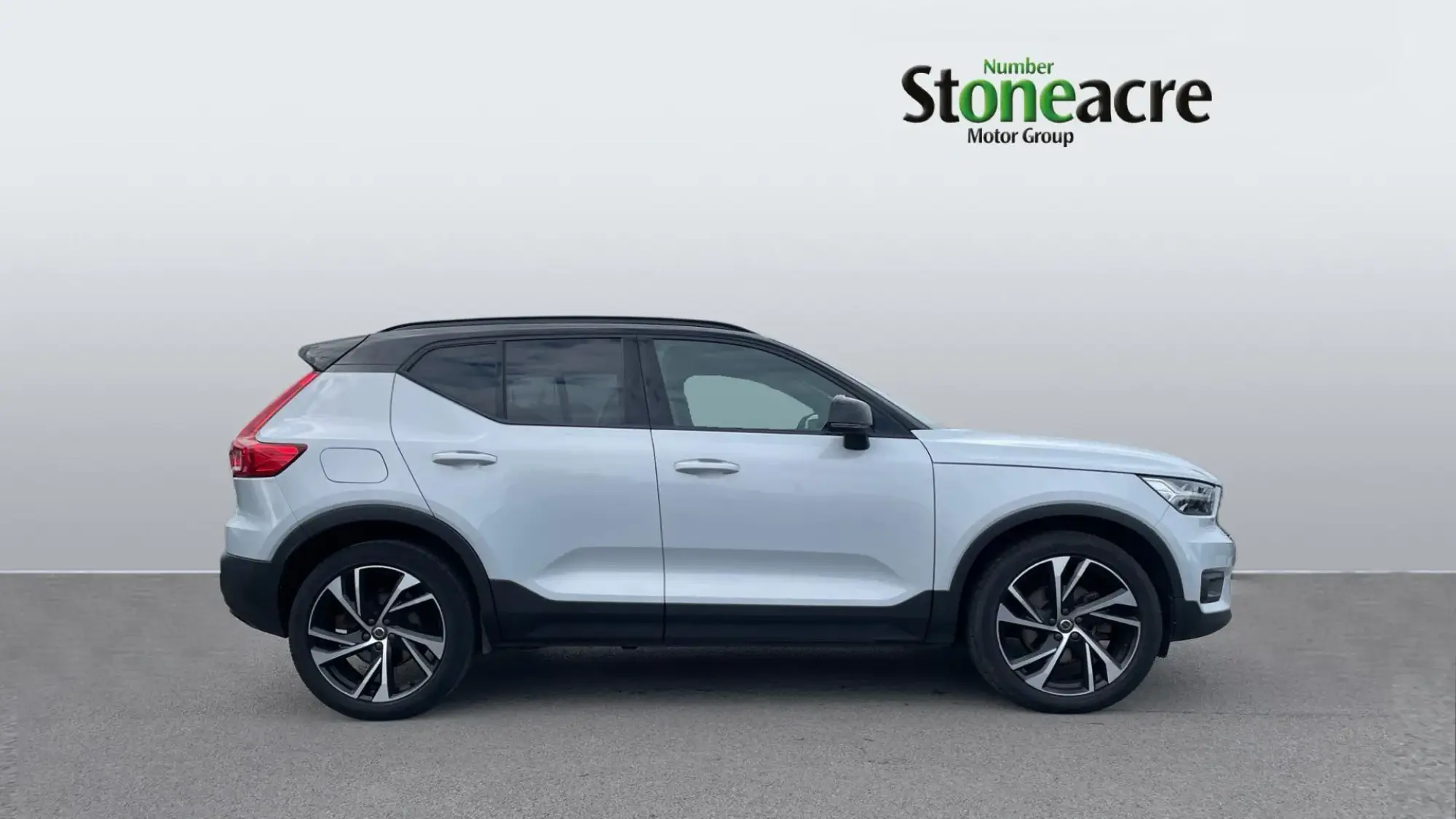 Volvo XC40 2.0 B4P R DESIGN Pro 5dr Auto PE70HXC Image 3