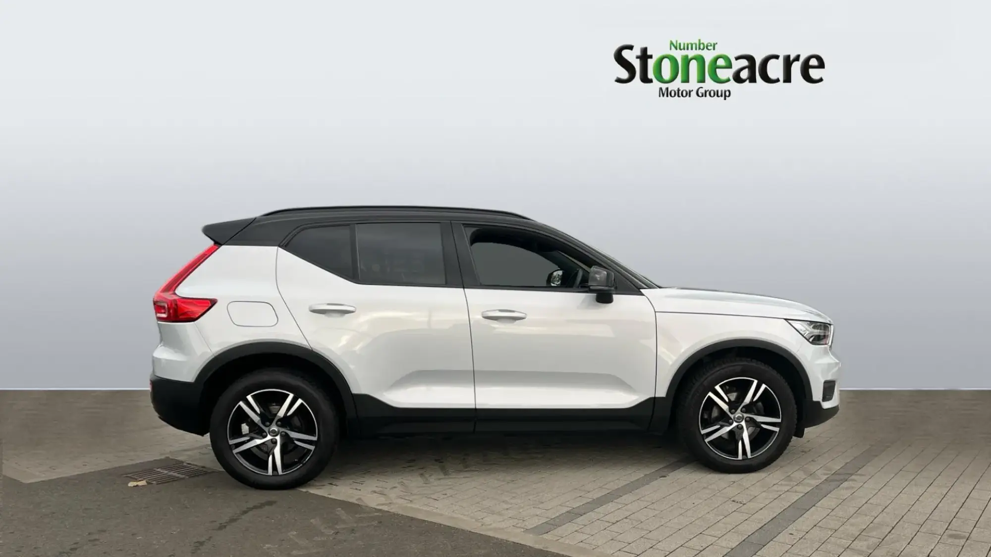 Volvo XC40 R-Design T3 (163 hp) Manual NG70HBY Image 3 Volvo XC40 R-Design T3 (163 hp) Manual NG70HBY Image 3