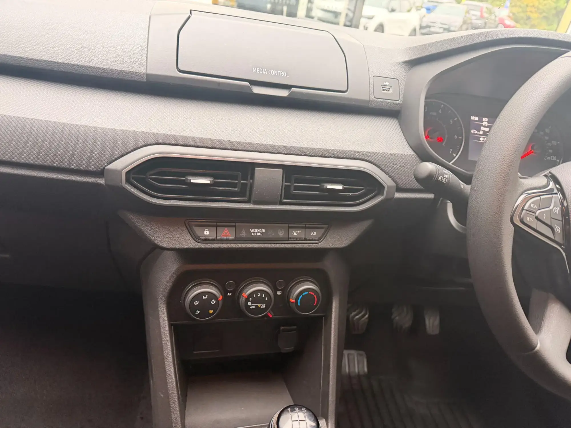 Dacia Sandero Image 12