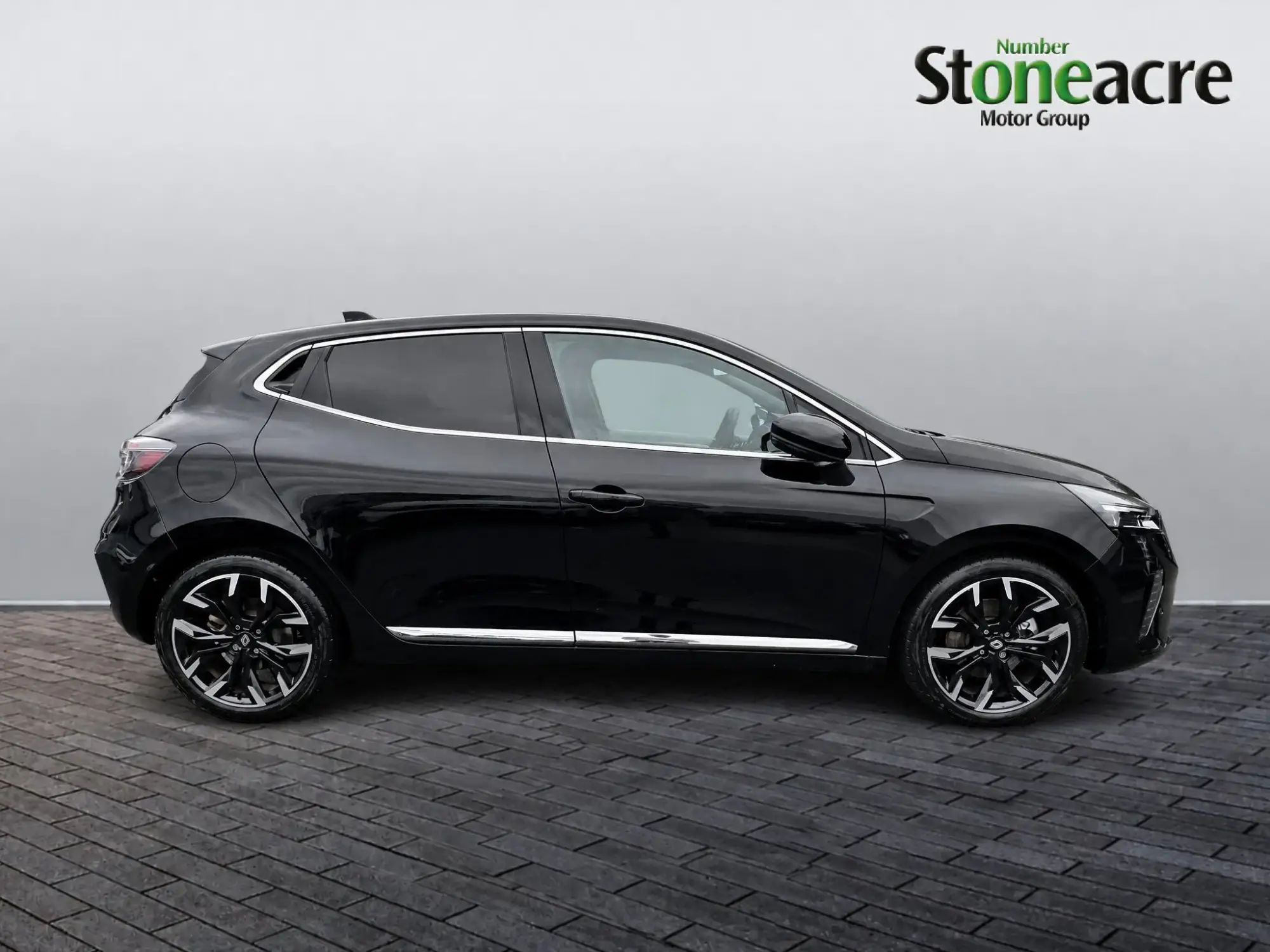 Renault Clio E-Tech 1.6 E-TECH techno Auto Euro 6 (s/s) 5dr YN74ZWC Image 2 Renault Clio E-Tech 1.6 E-TECH techno Auto Euro 6 (s/s) 5dr YN74ZWC Image 2