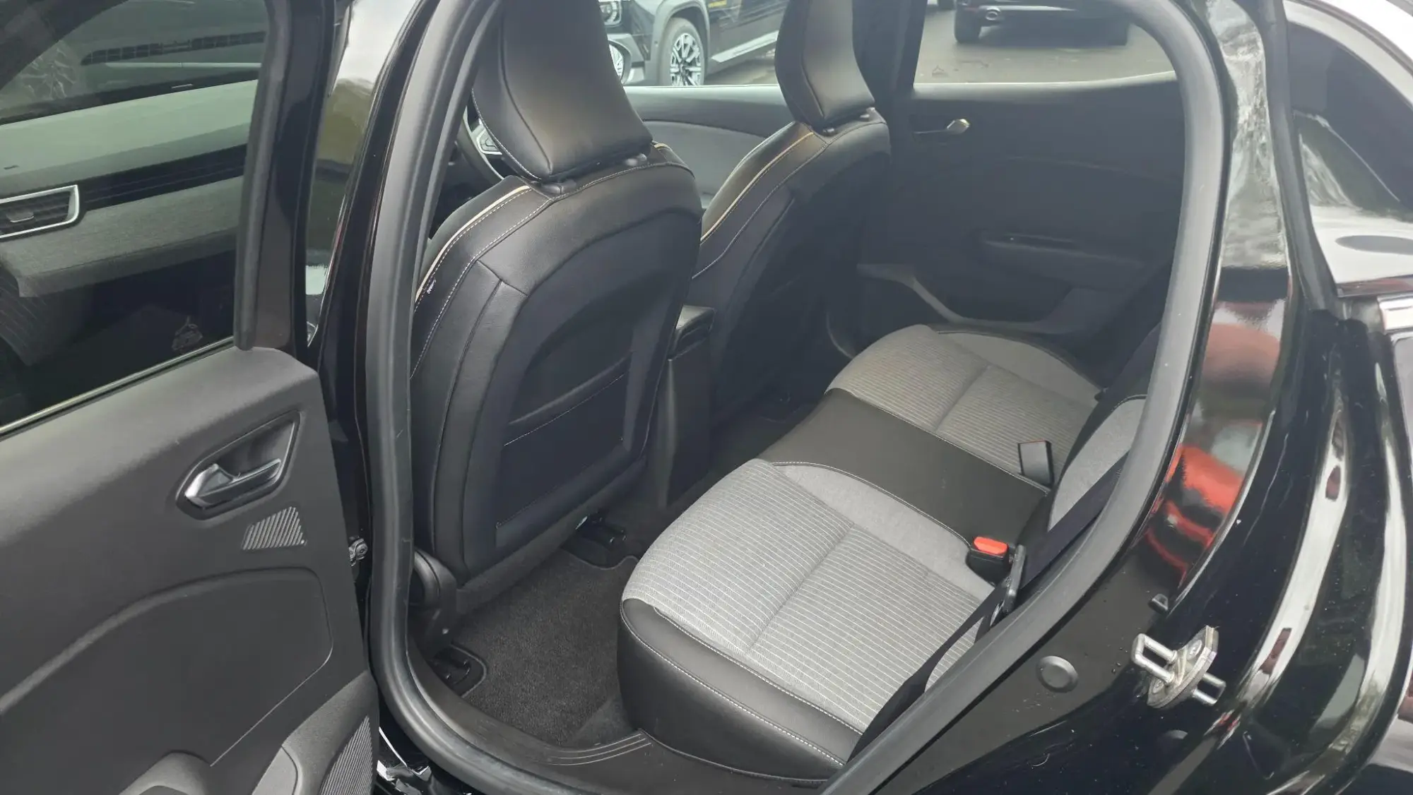 Renault Clio E-Tech Image 32 Renault Clio E-Tech Image 32