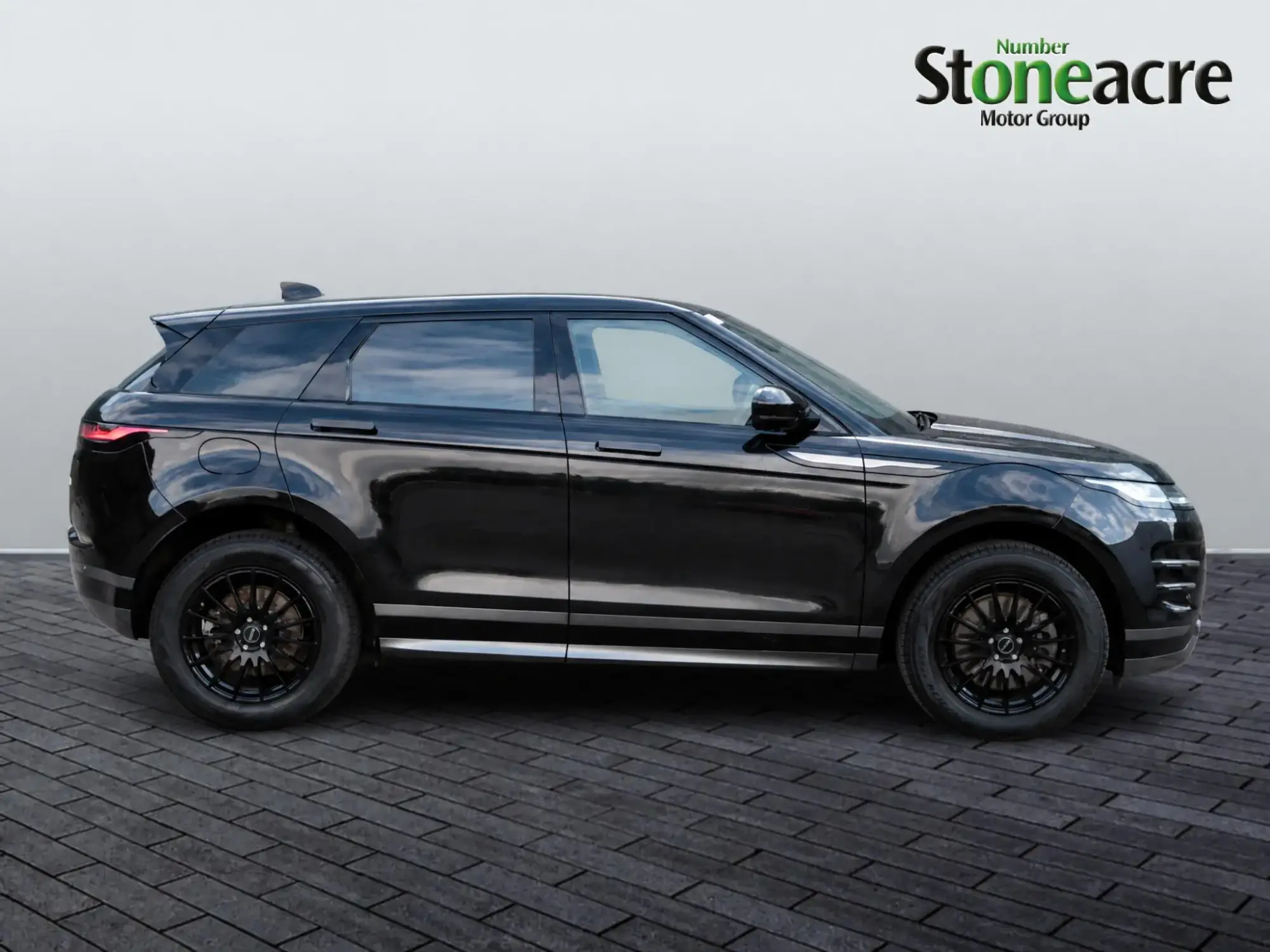 Land Rover Range Rover Evoque 1.5 P300e 12.2kWh R-Dynamic S Auto 4WD Euro 6 (s/s) 5dr LA71AWF Image 2 Land Rover Range Rover Evoque 1.5 P300e 12.2kWh R-Dynamic S Auto 4WD Euro 6 (s/s) 5dr LA71AWF Image 2