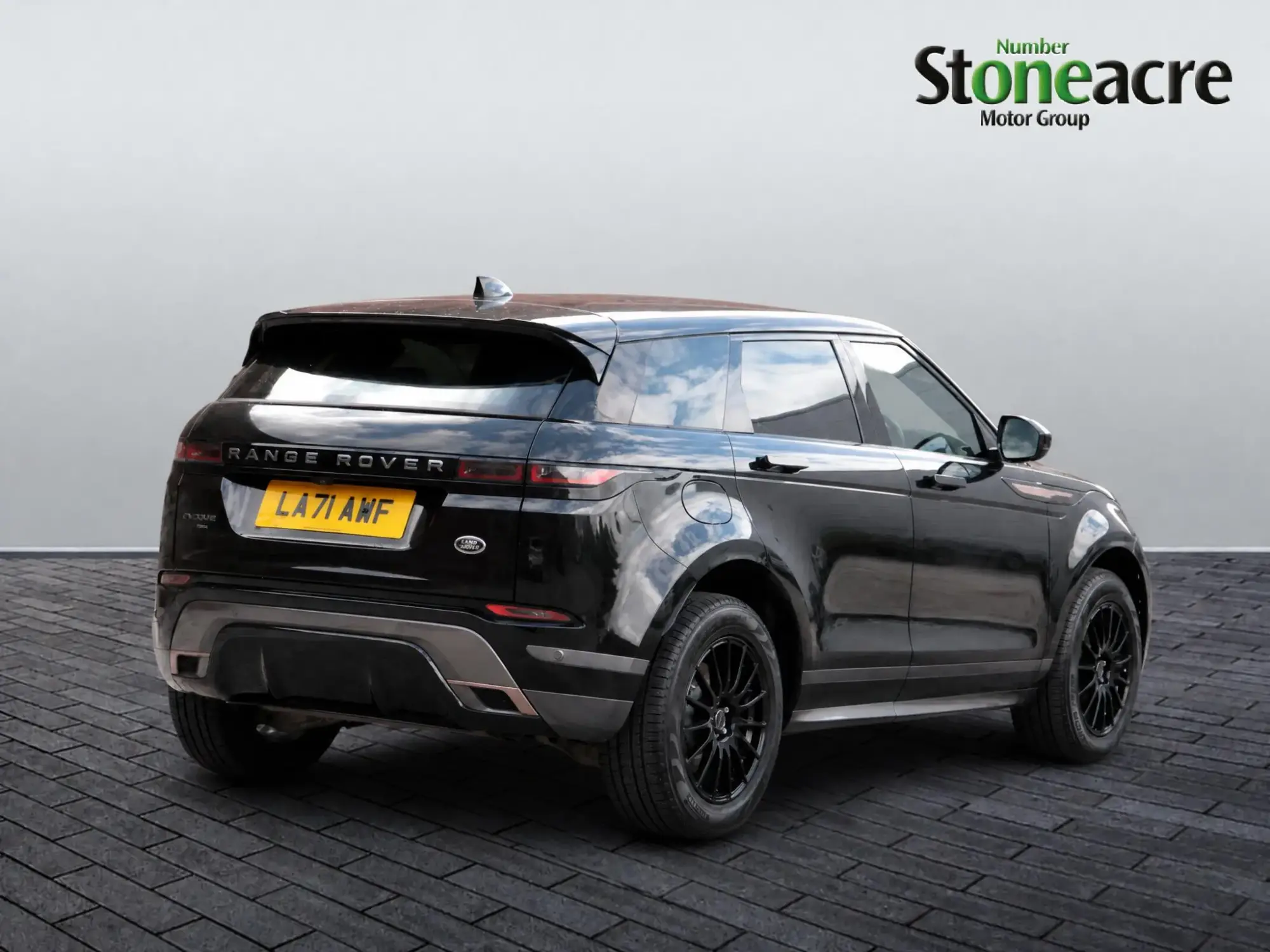Land Rover Range Rover Evoque 1.5 P300e 12.2kWh R-Dynamic S Auto 4WD Euro 6 (s/s) 5dr LA71AWF Image 3 Land Rover Range Rover Evoque 1.5 P300e 12.2kWh R-Dynamic S Auto 4WD Euro 6 (s/s) 5dr LA71AWF Image 3
