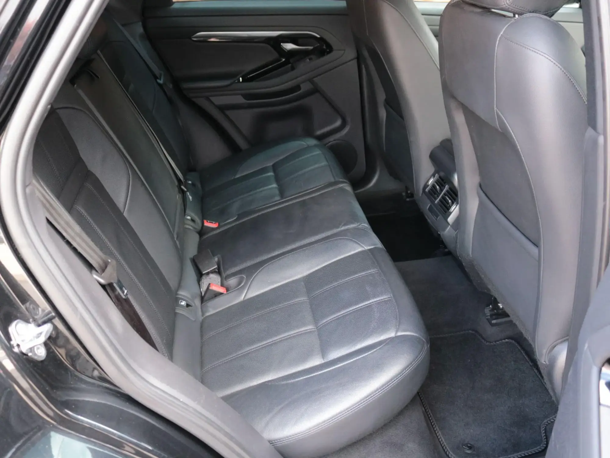 Land Rover Range Rover Evoque Image 25