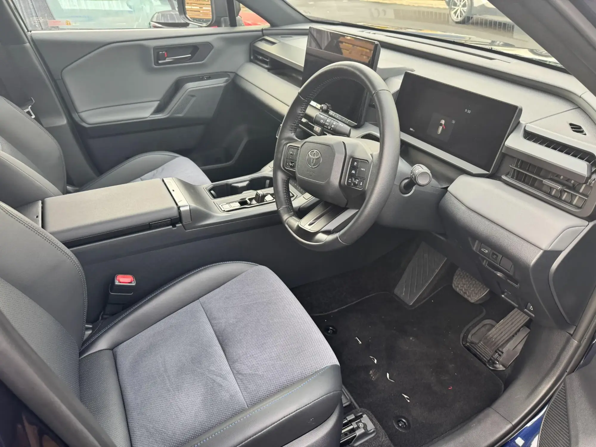 Toyota RAV4 Image 11