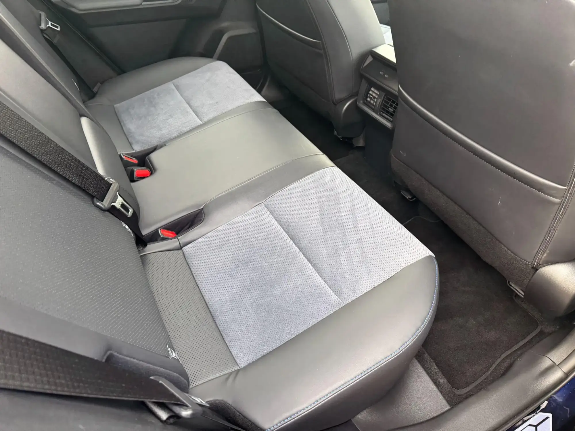 Toyota RAV4 Image 12