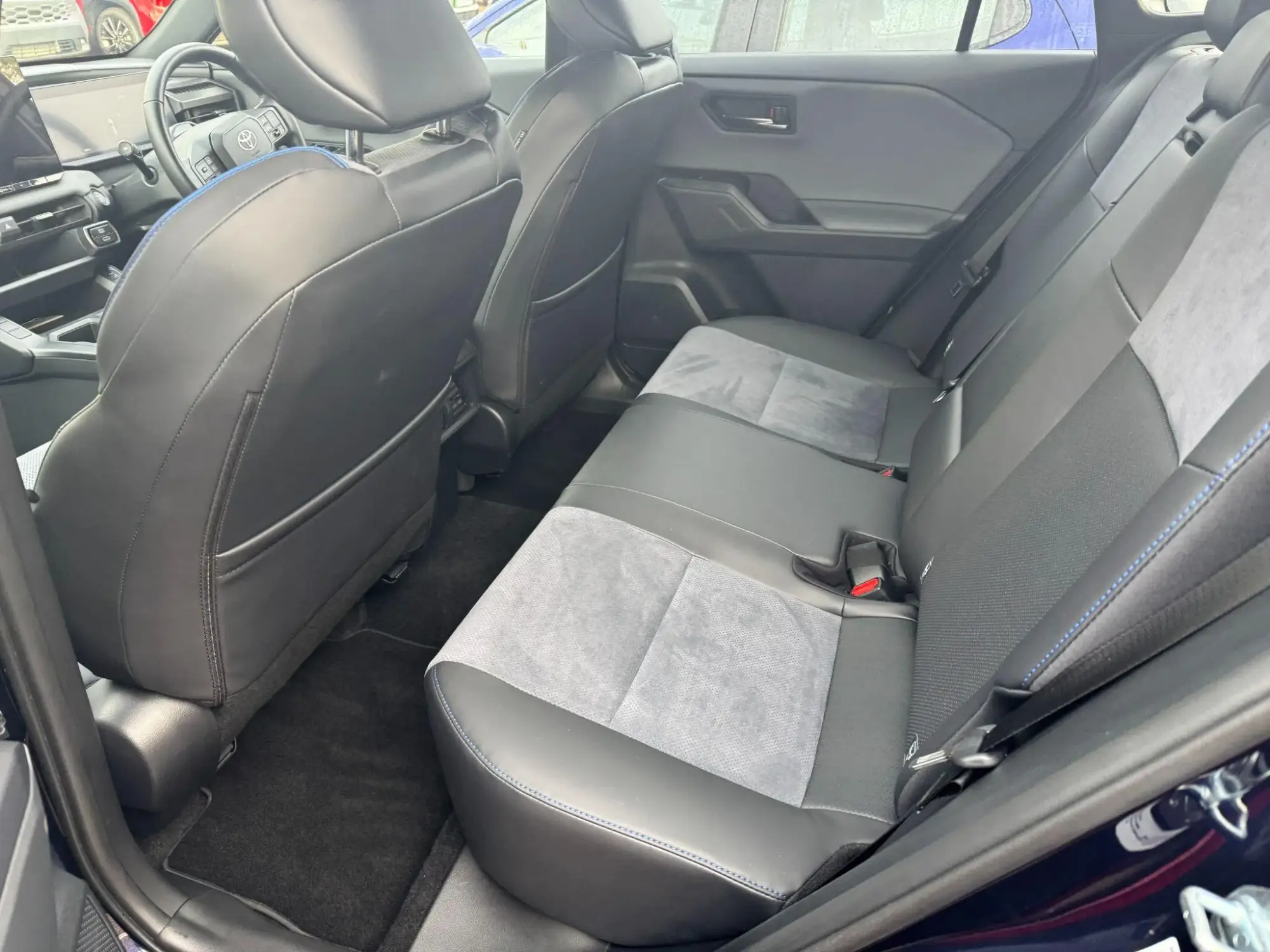 Toyota RAV4 Image 13