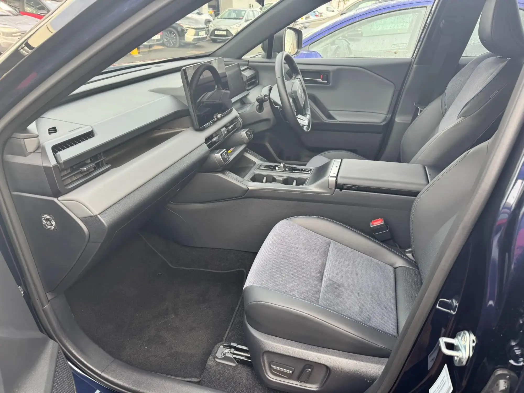 Toyota RAV4 Image 14