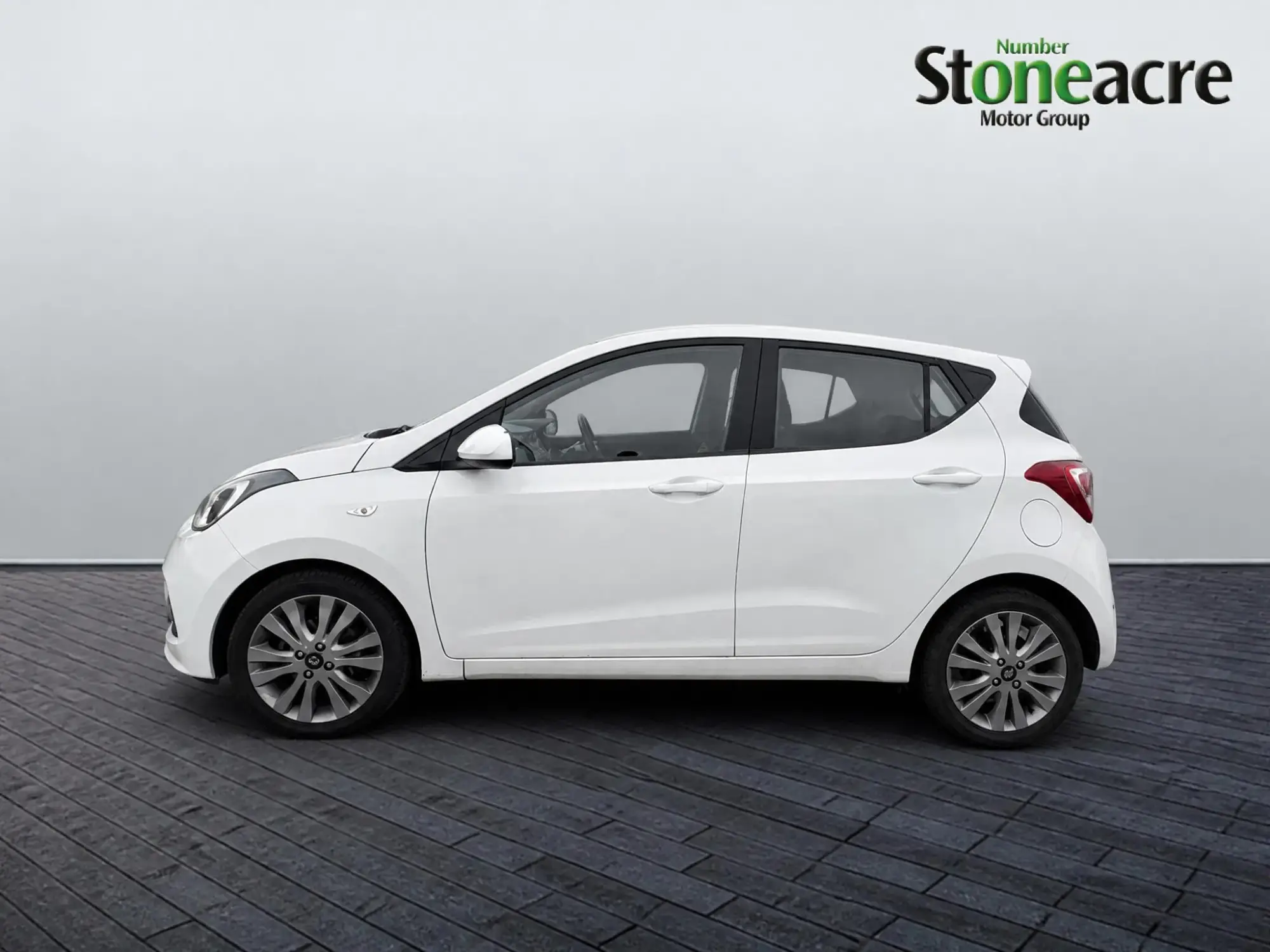 Hyundai i10 Image 8 Hyundai i10 Image 8