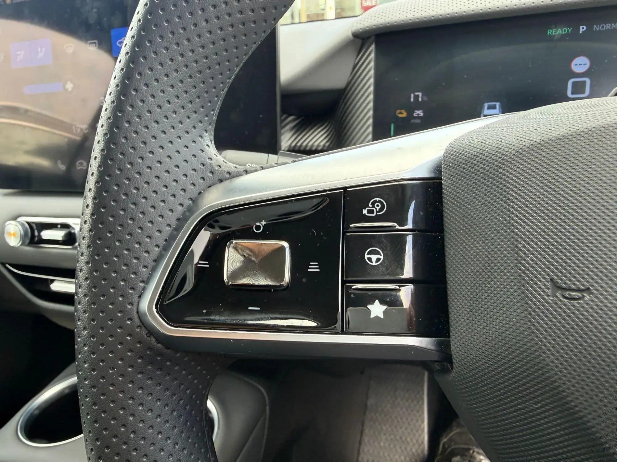MG ZS Image 21