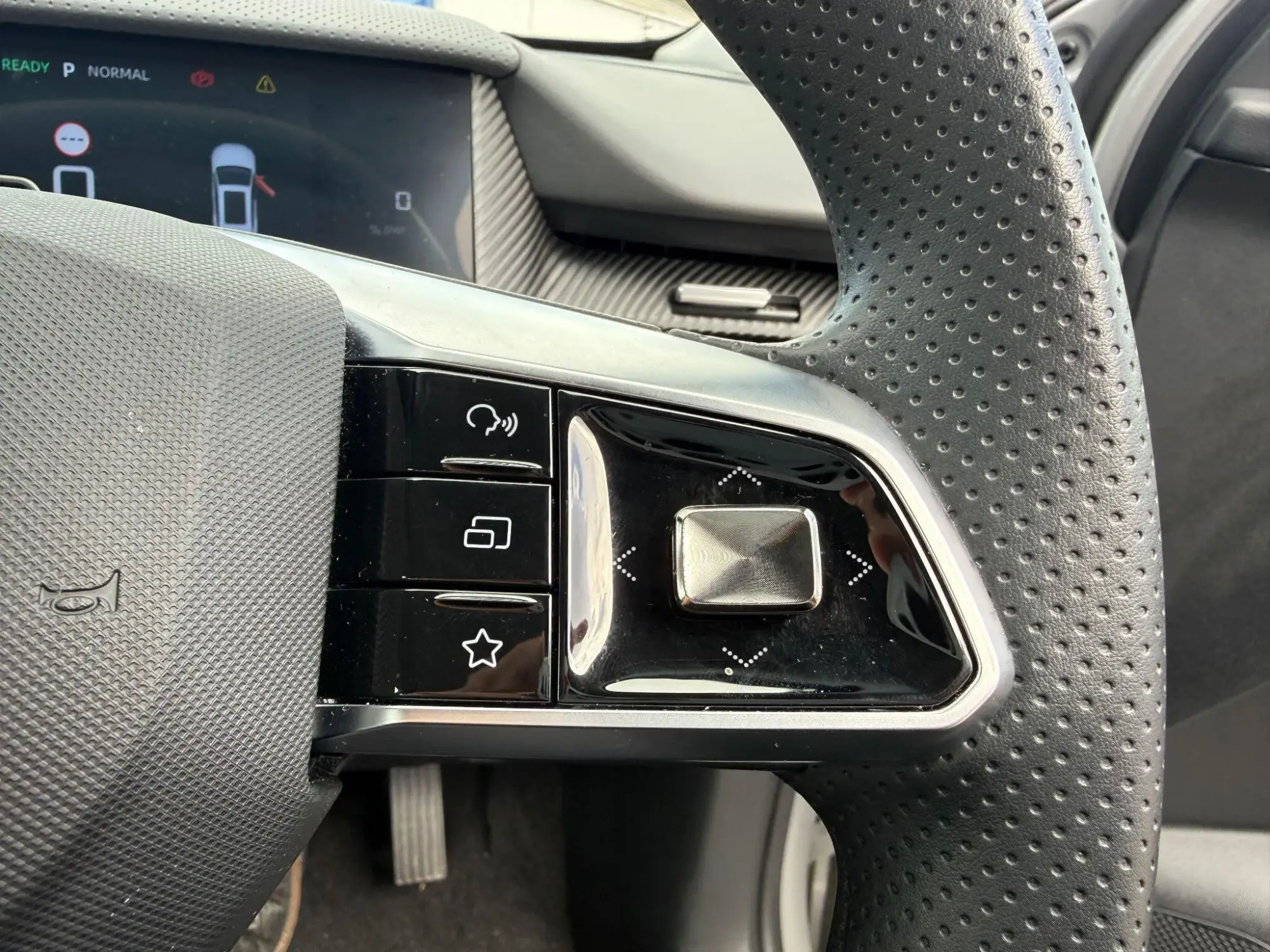 MG ZS Image 22