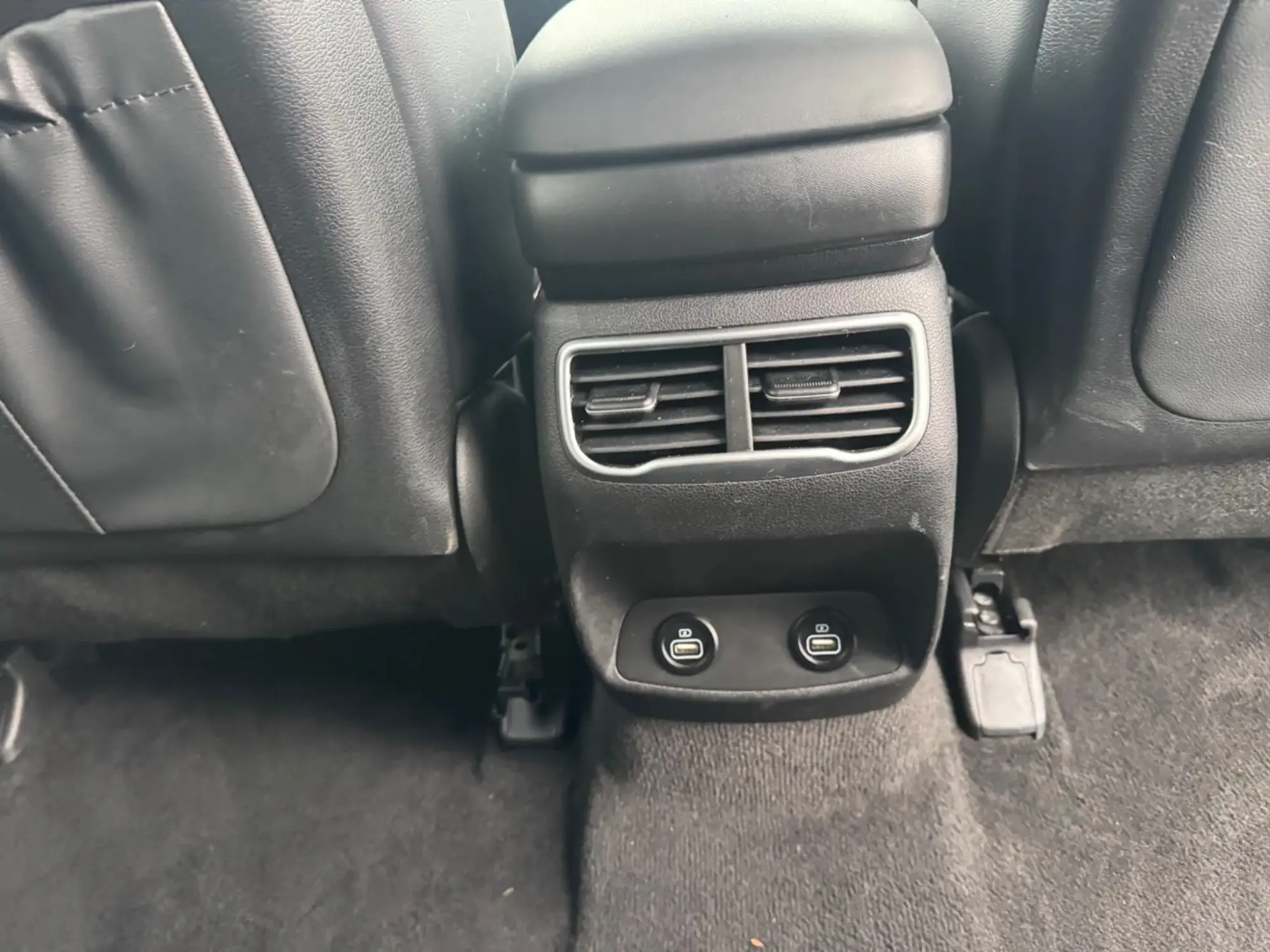 Hyundai SANTA FE Image 14