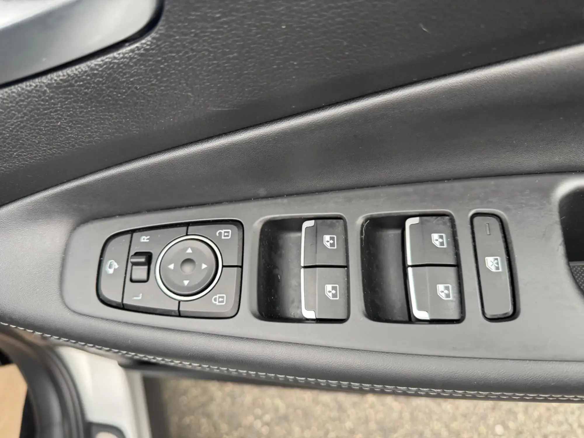 Hyundai SANTA FE Image 16