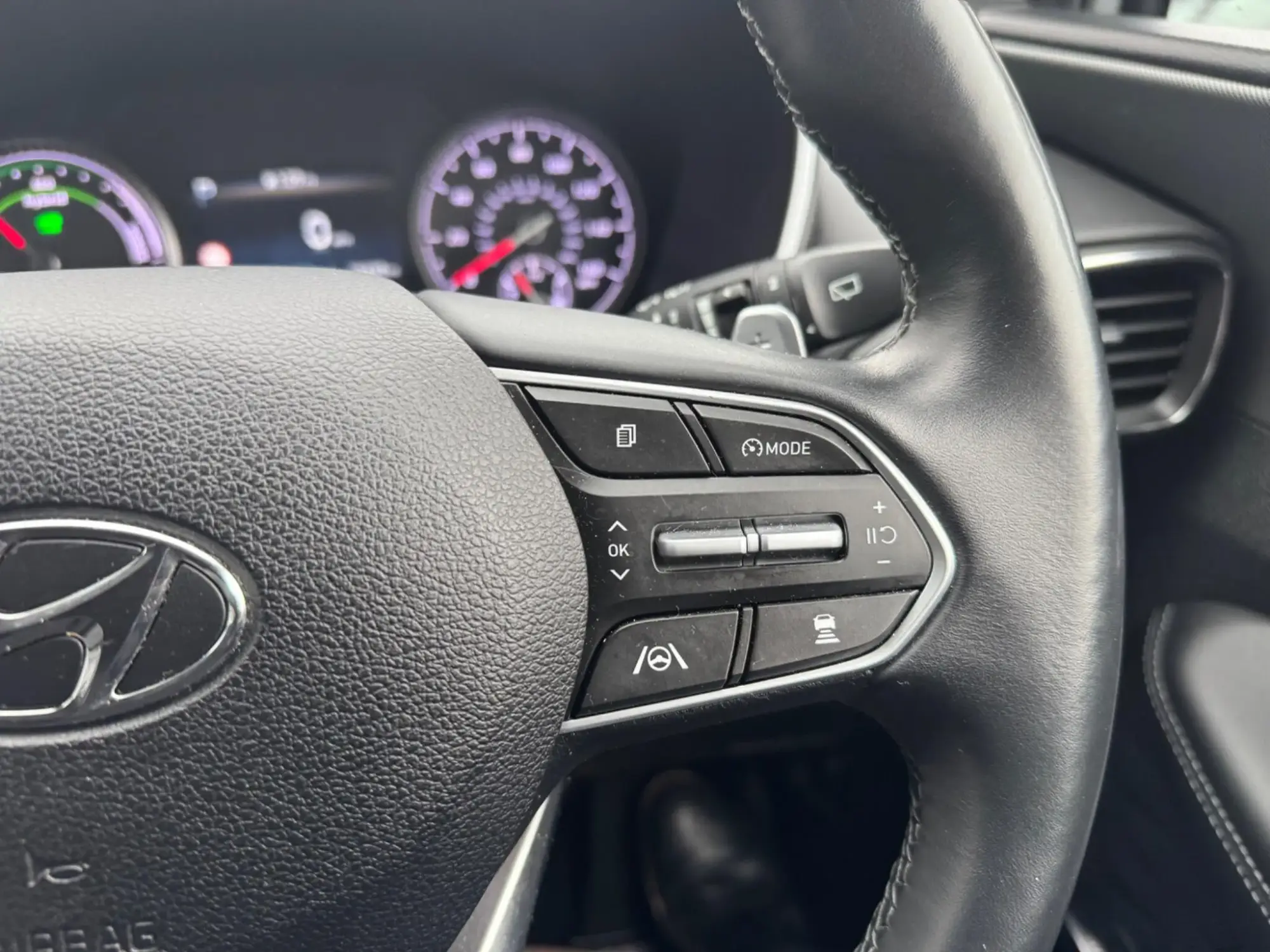 Hyundai SANTA FE Image 17