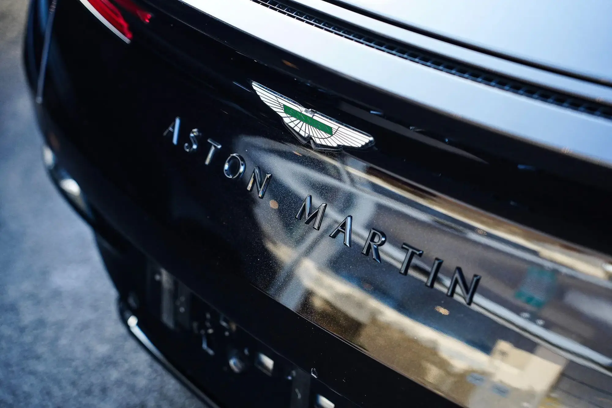 Aston Martin DB11 Image 25