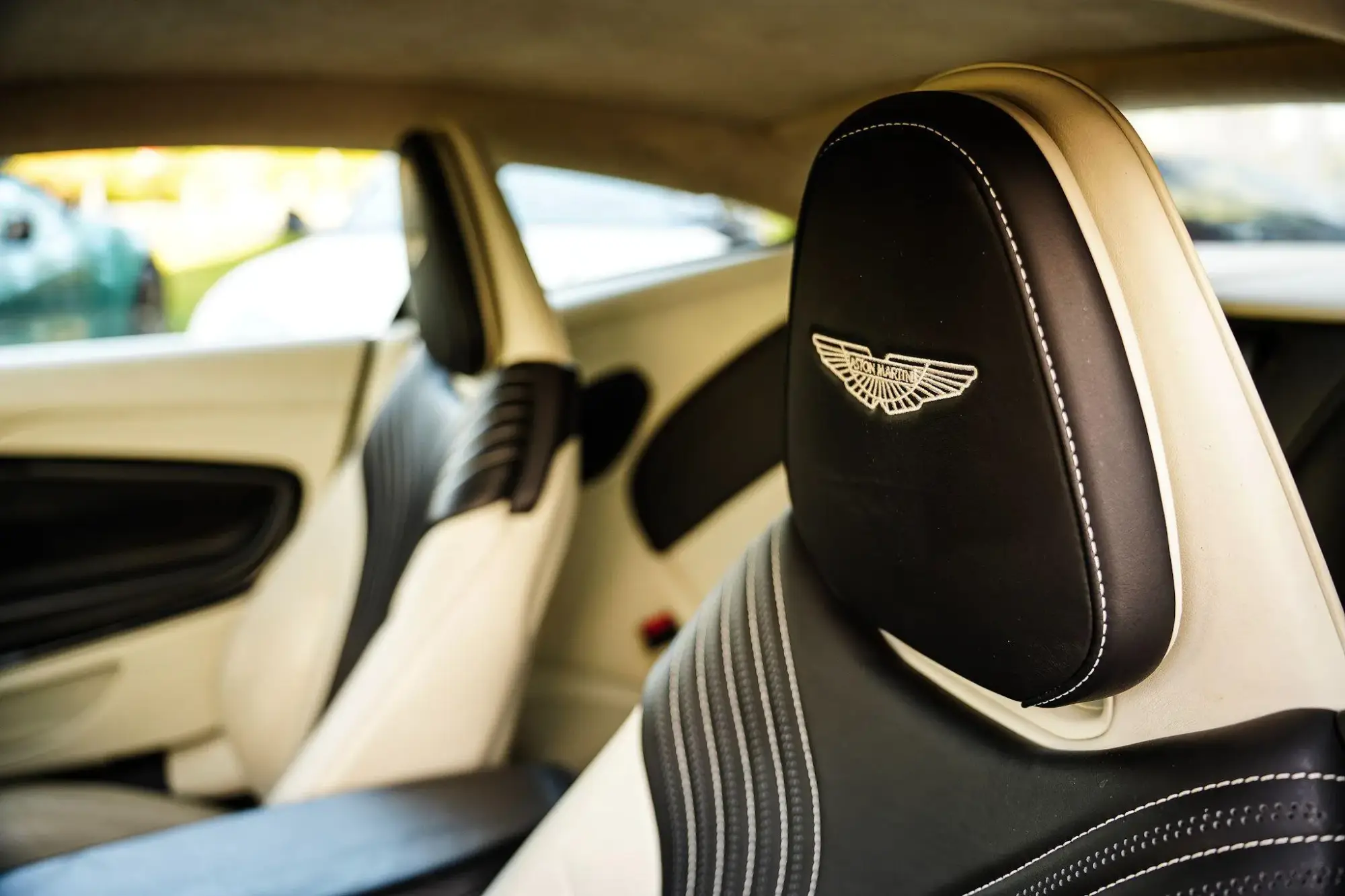Aston Martin DB11 Image 12