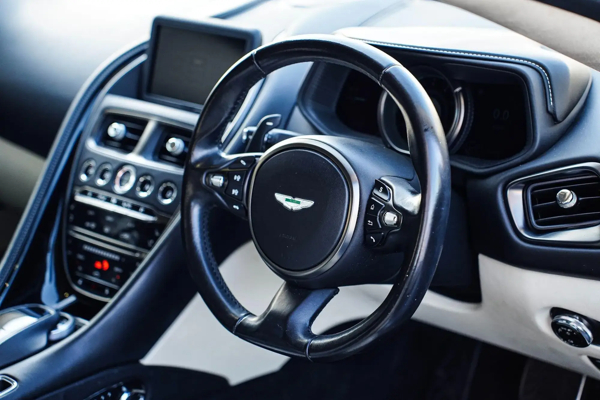 Aston Martin DB11 Image 23