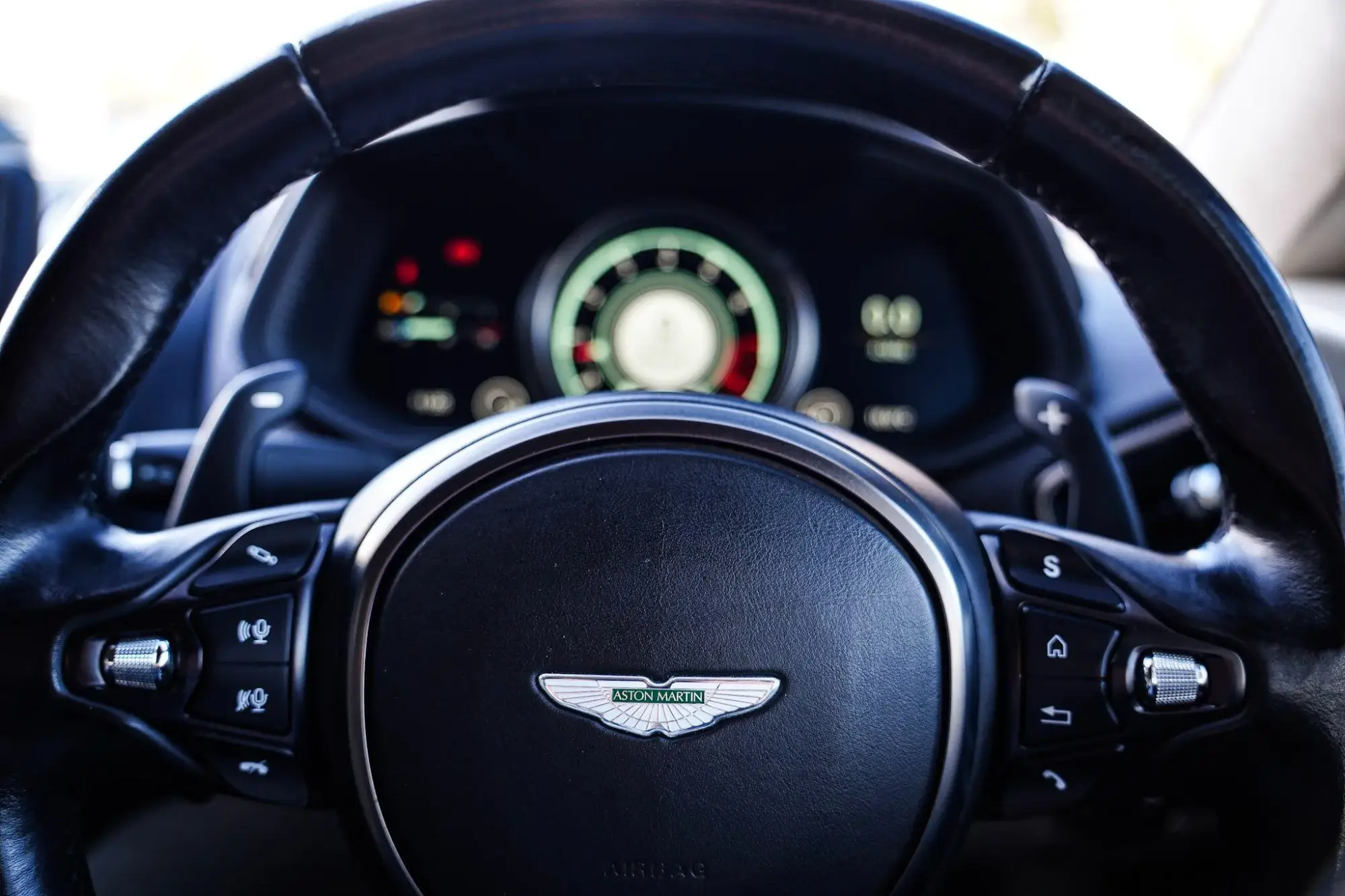 Aston Martin DB11 Image 24