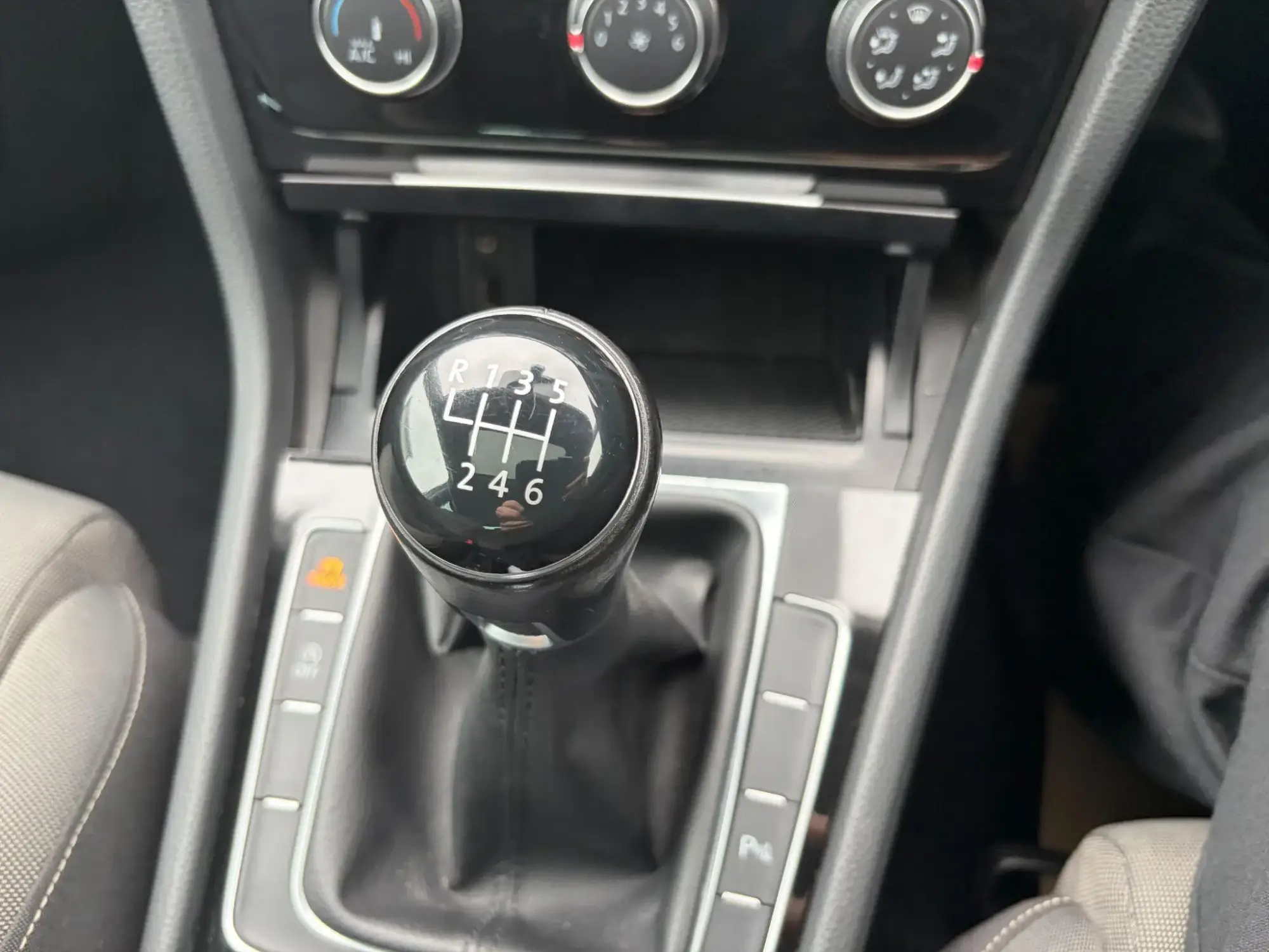 Volkswagen Golf Image 10