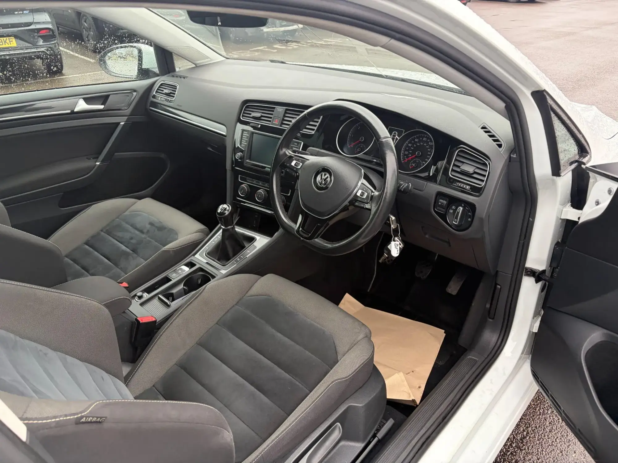 Volkswagen Golf Image 11