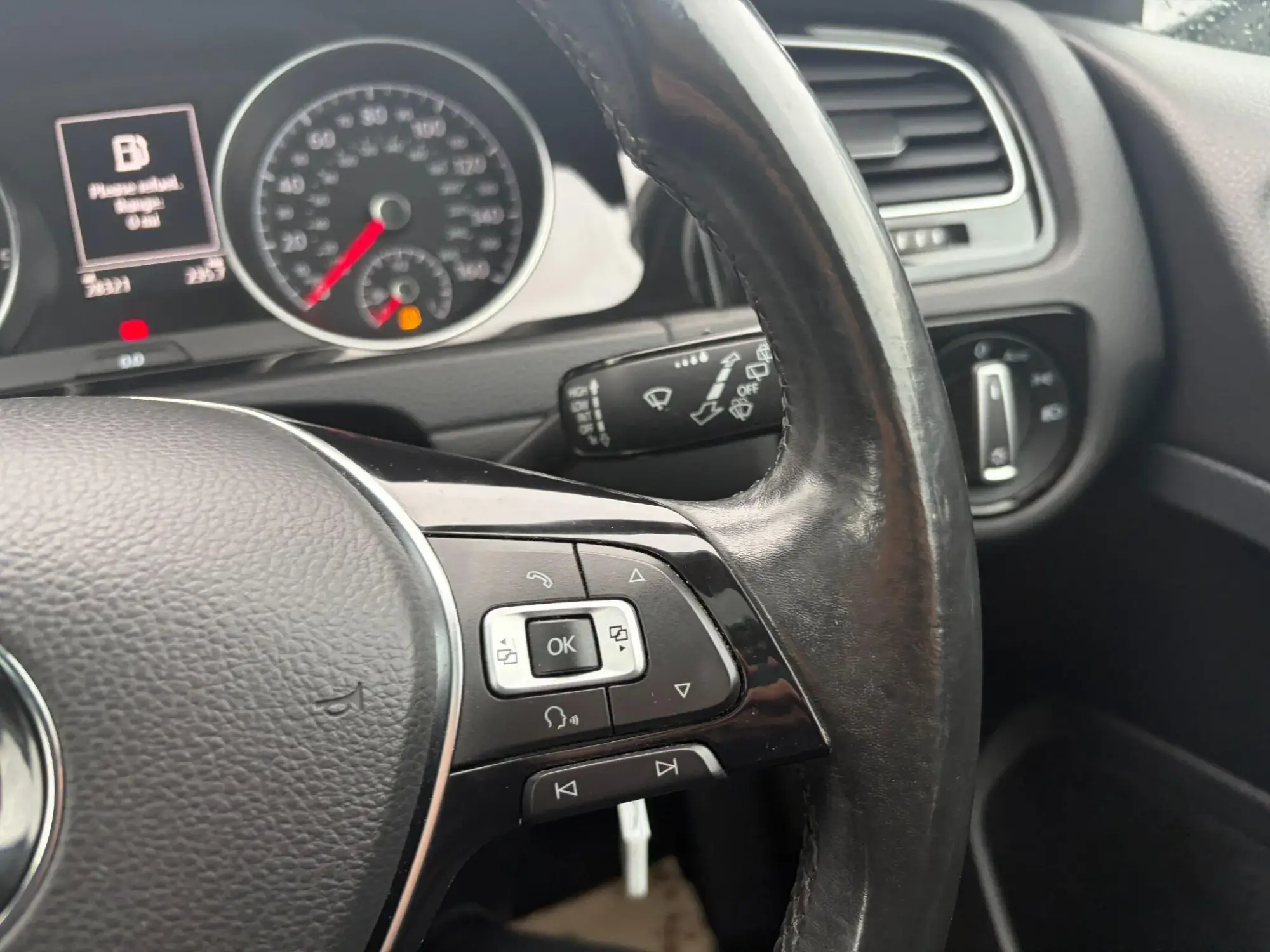 Volkswagen Golf Image 13