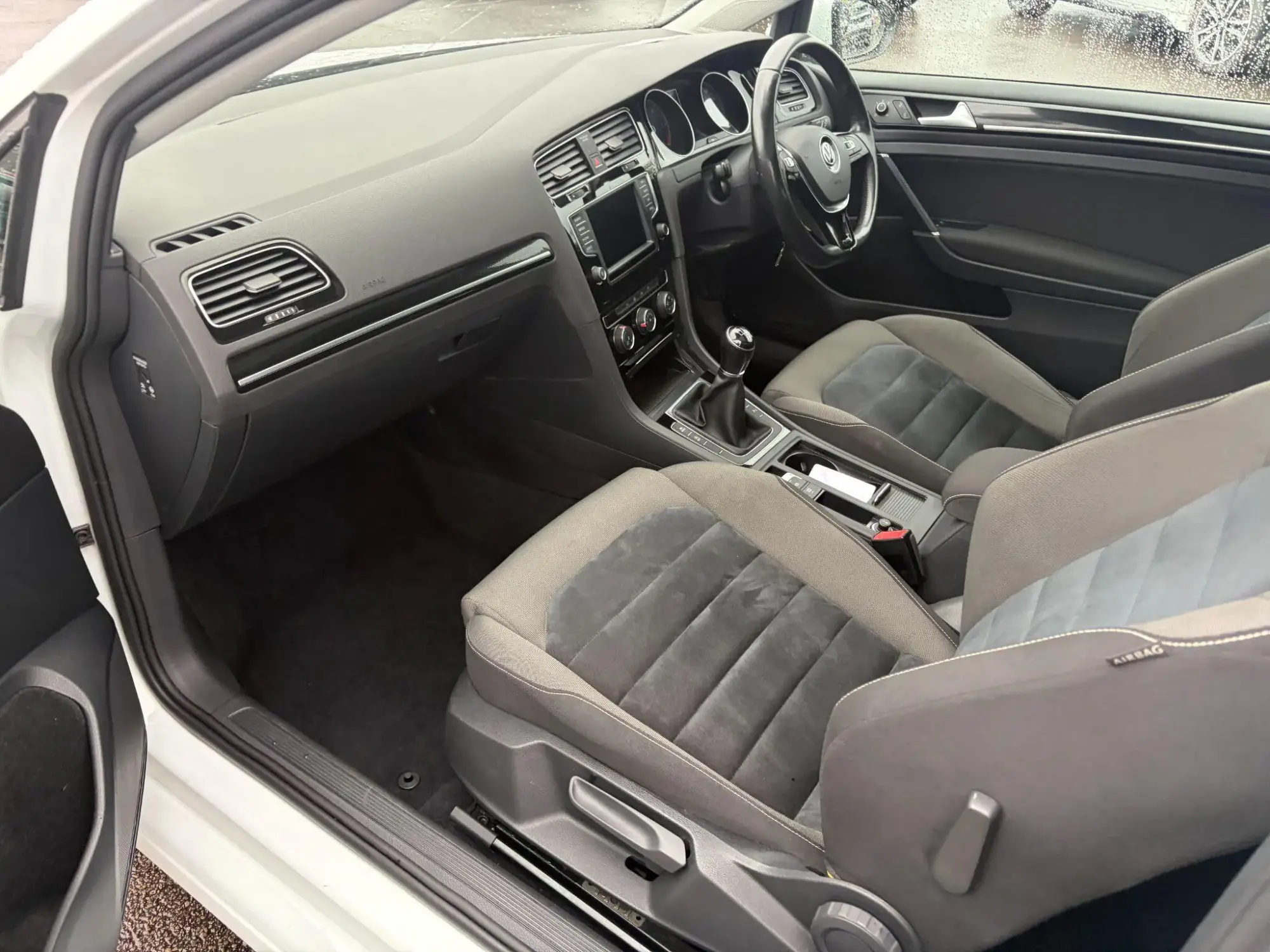 Volkswagen Golf Image 23