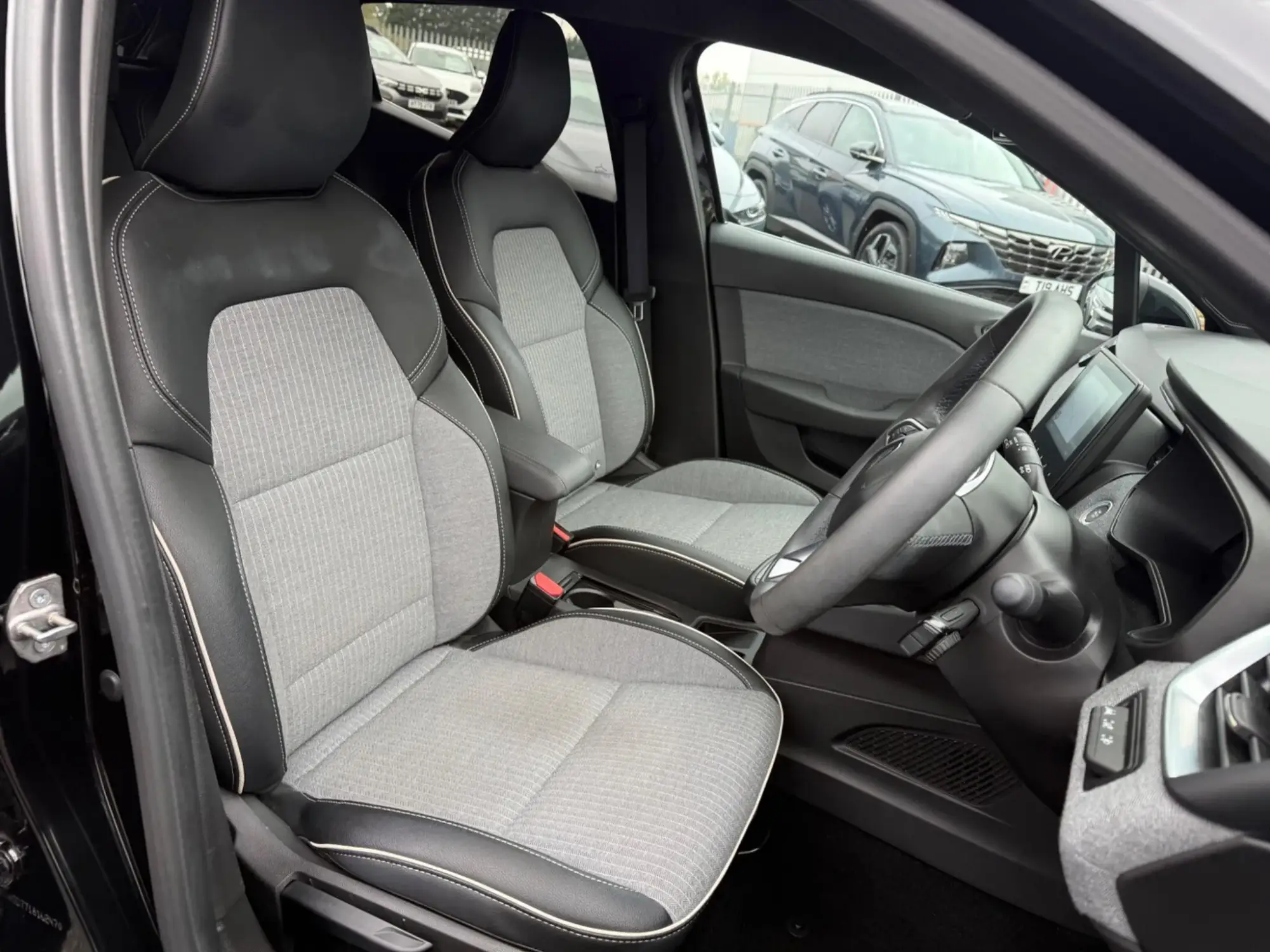 Renault Clio E-Tech Image 14 Renault Clio E-Tech Image 14