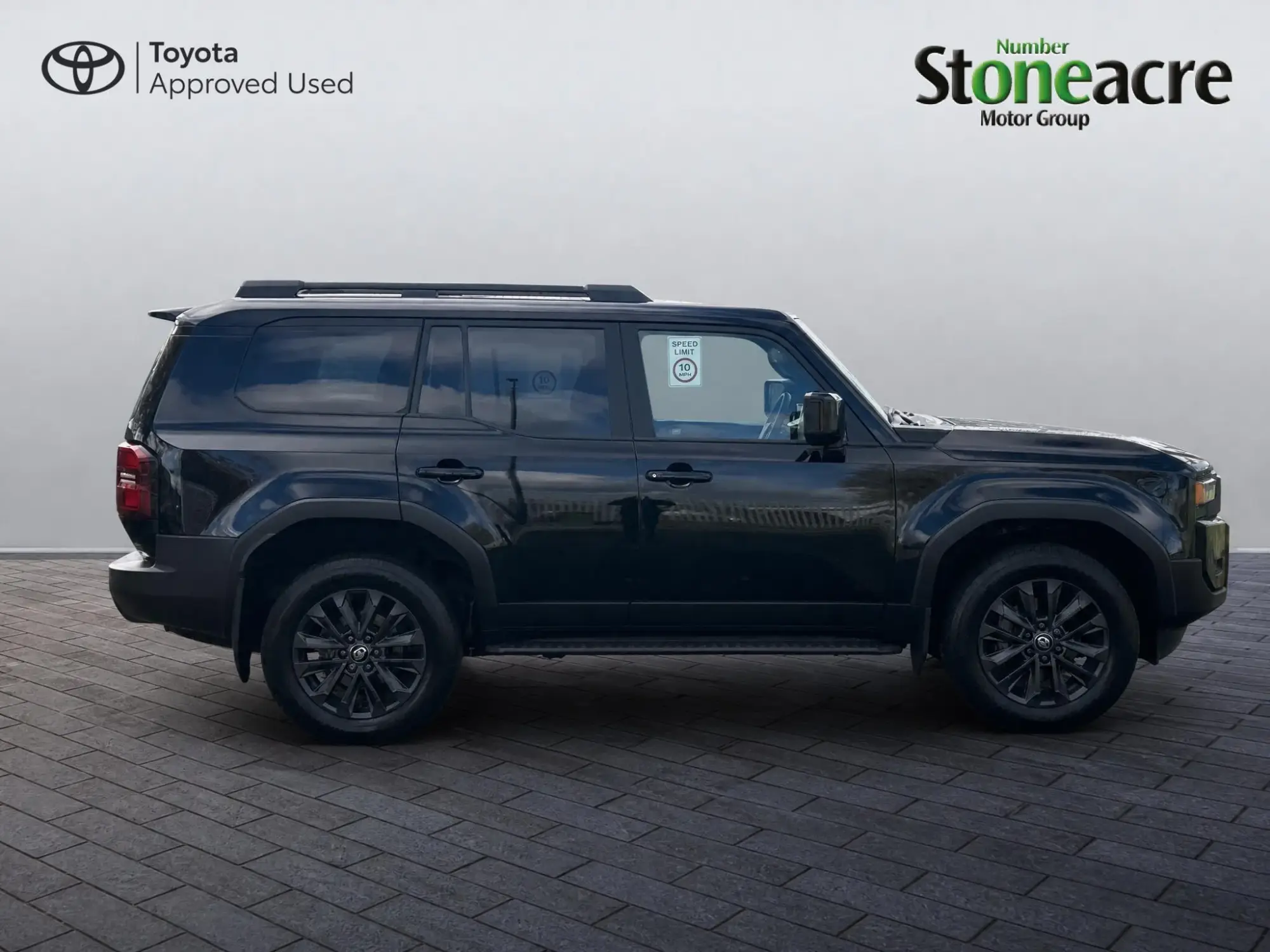 Toyota Land Cruiser Image 2