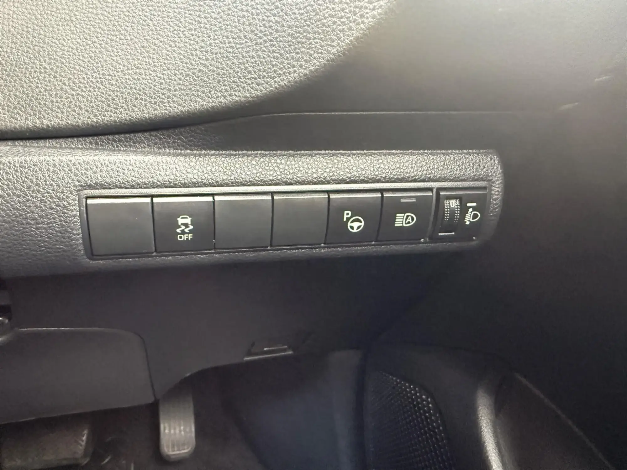 Toyota Corolla Hybrid Image 18 Toyota Corolla Hybrid Image 18