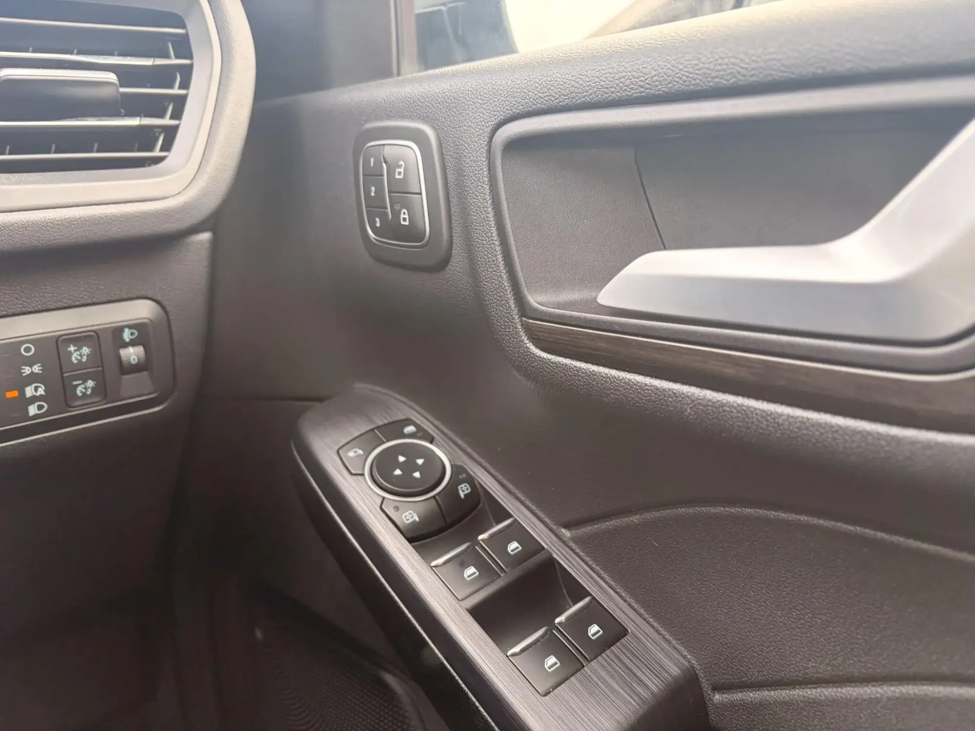 Ford Kuga Hybrid Image 26 Ford Kuga Hybrid Image 26
