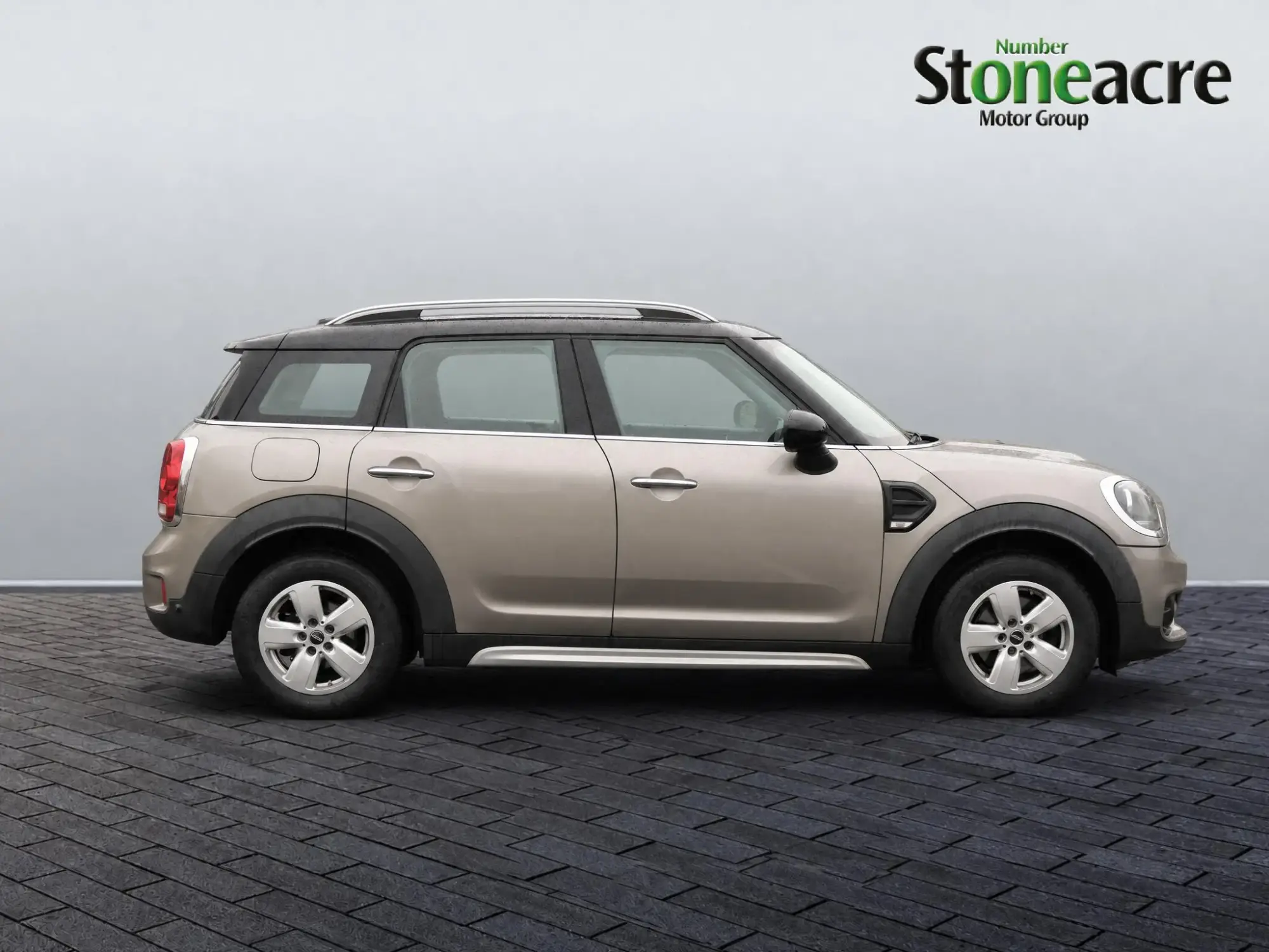 MINI Countryman 1.5 Cooper Euro 6 (s/s) 5dr MJ18NXP Image 2 MINI Countryman 1.5 Cooper Euro 6 (s/s) 5dr MJ18NXP Image 2