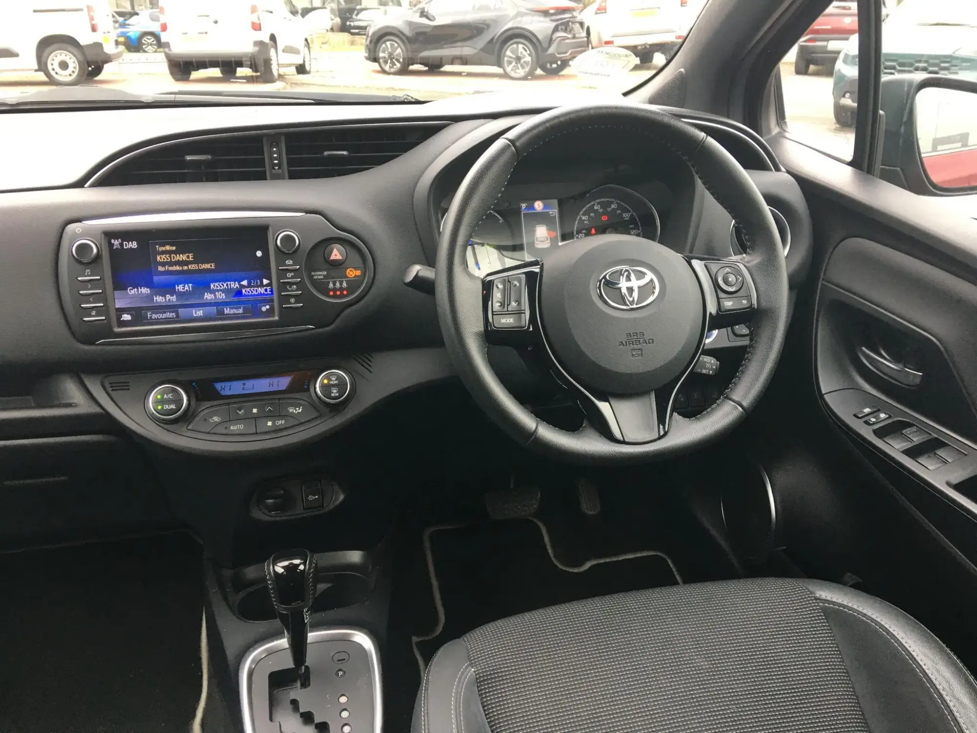 Toyota Yaris Hybrid Image 12 Toyota Yaris Hybrid Image 12