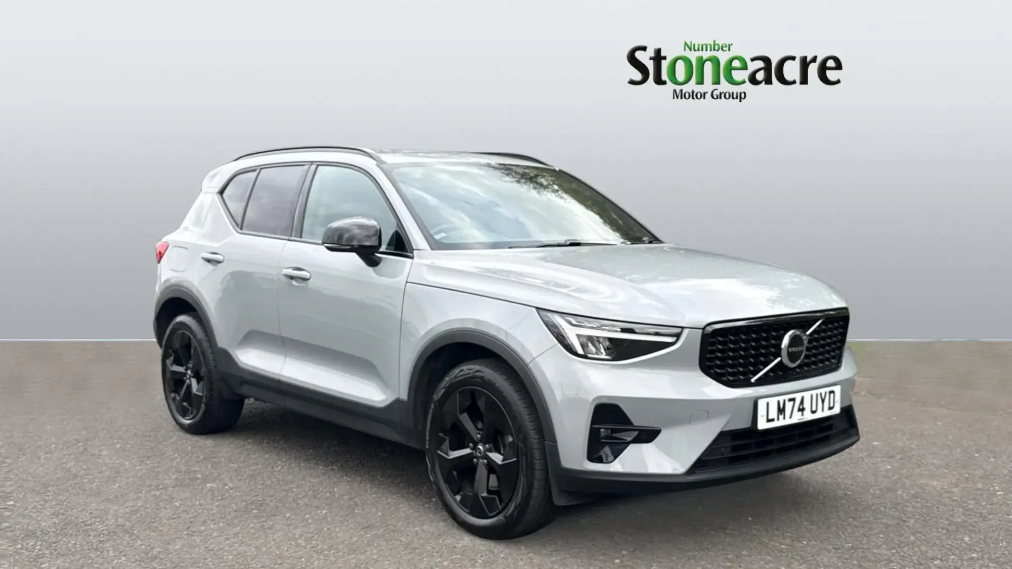 Volvo XC40 2.0 B4P Plus Dark 5dr Auto LM74UYD Image 1 Volvo XC40 2.0 B4P Plus Dark 5dr Auto LM74UYD Image 1
