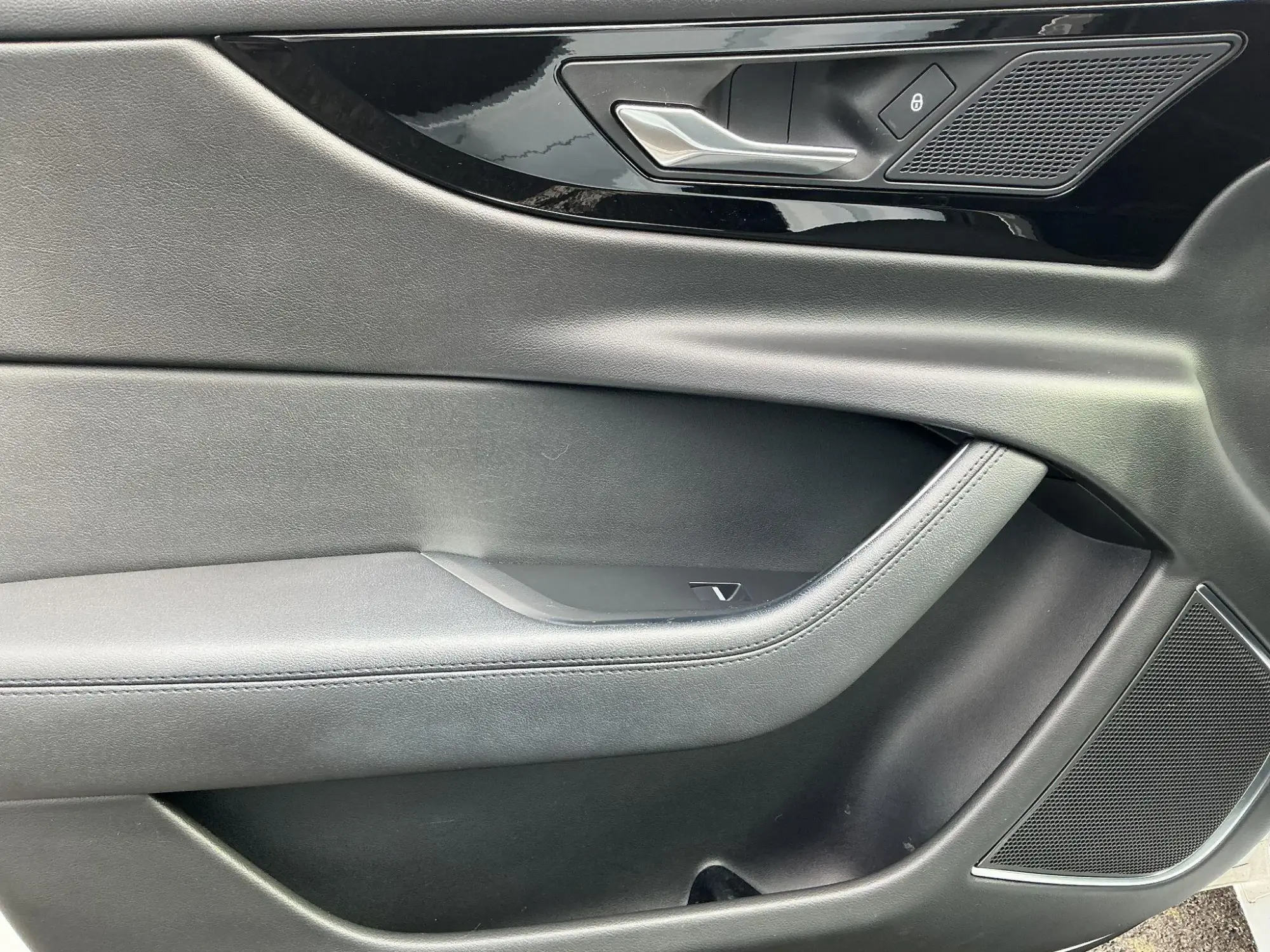 Jaguar XE Image 12 Jaguar XE Image 12