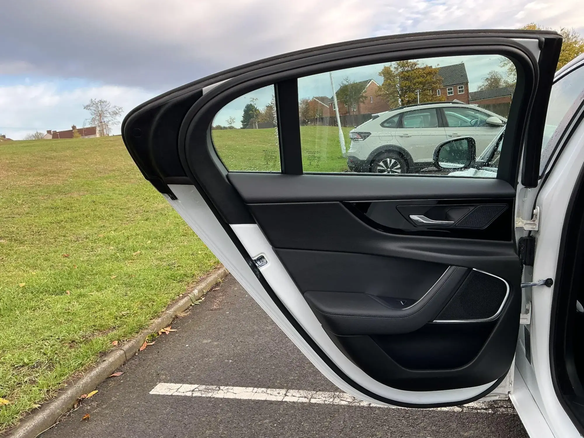 Jaguar XE Image 14 Jaguar XE Image 14