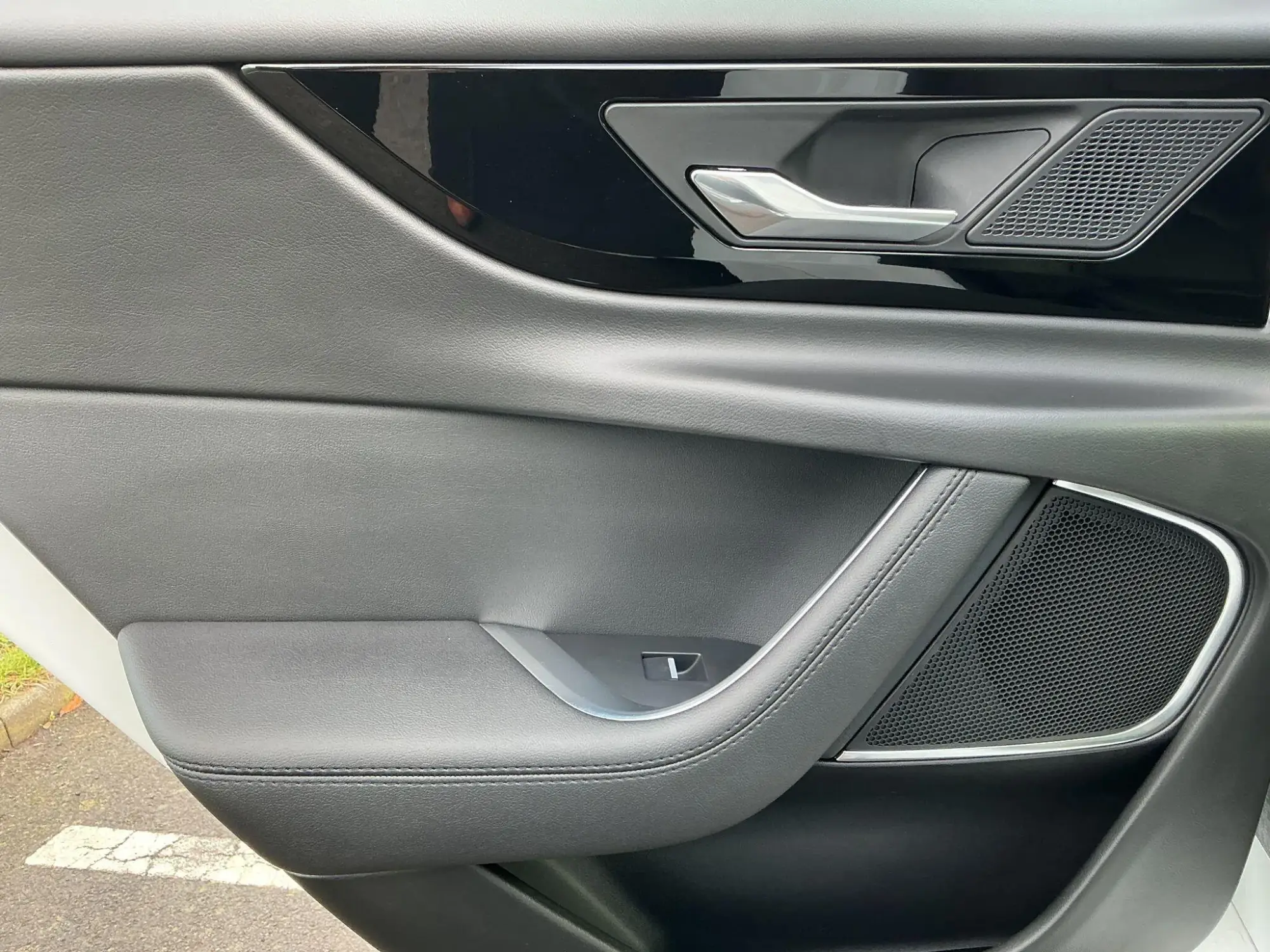 Jaguar XE Image 15 Jaguar XE Image 15