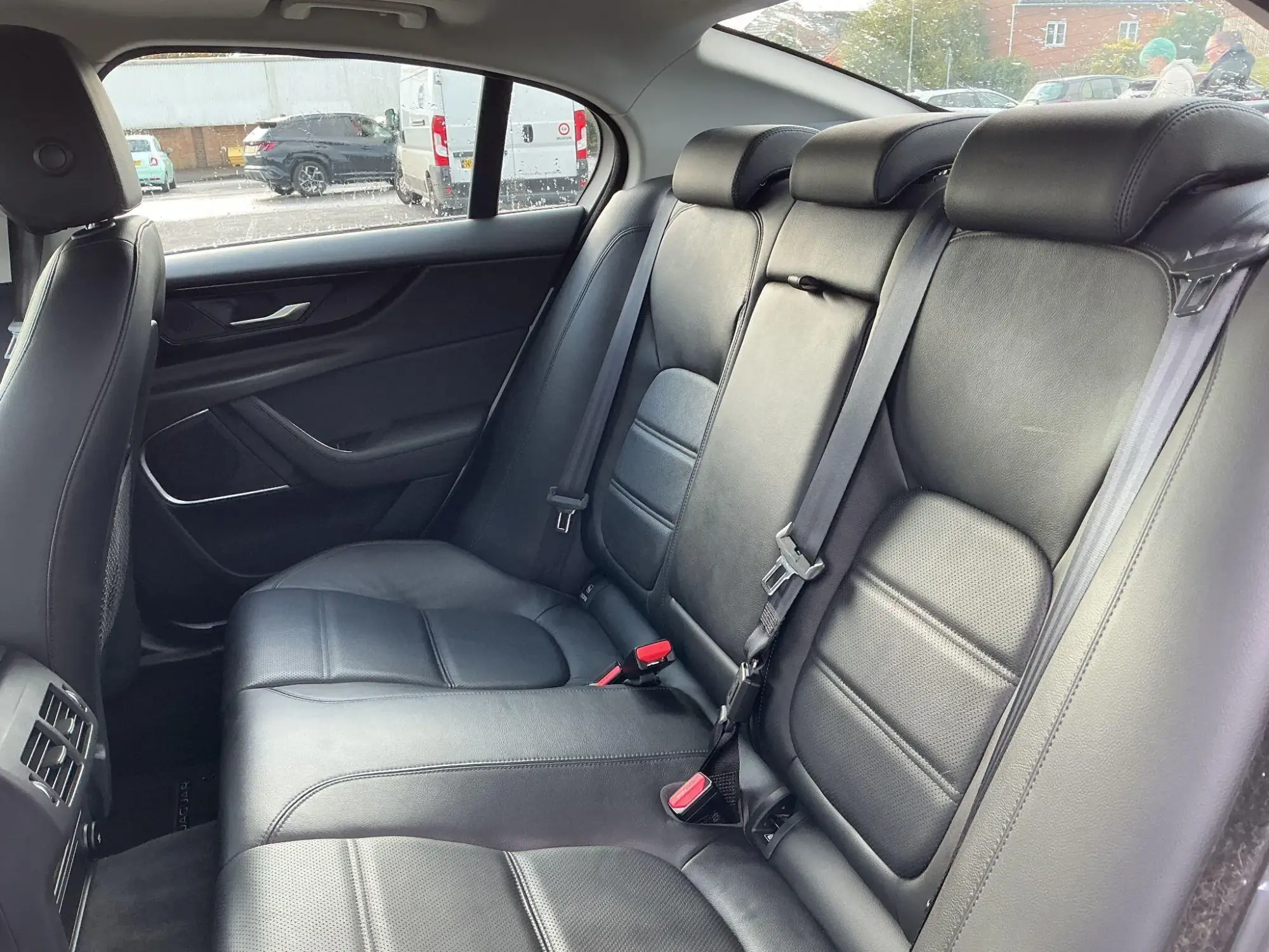Jaguar XE Image 16 Jaguar XE Image 16