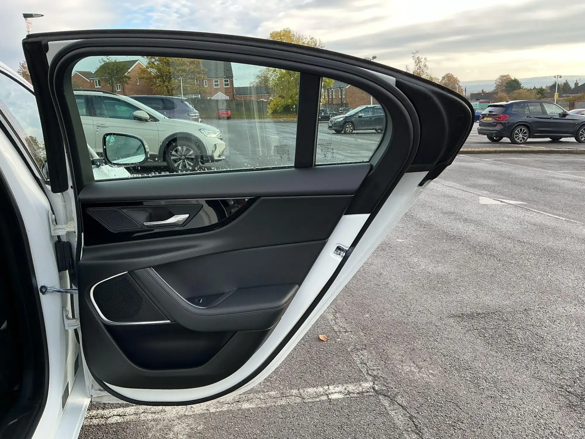 Jaguar XE Image 18 Jaguar XE Image 18