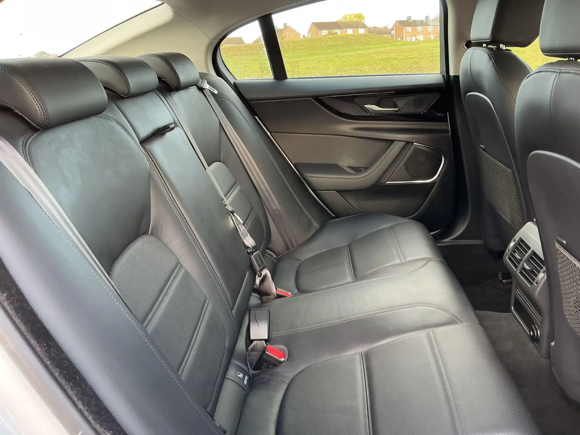 Jaguar XE Image 19 Jaguar XE Image 19