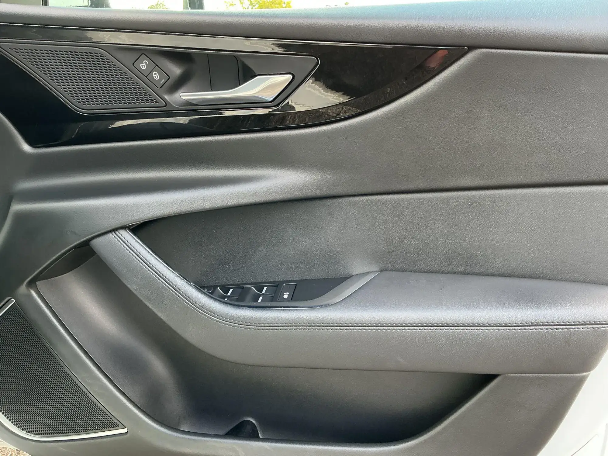Jaguar XE Image 22 Jaguar XE Image 22