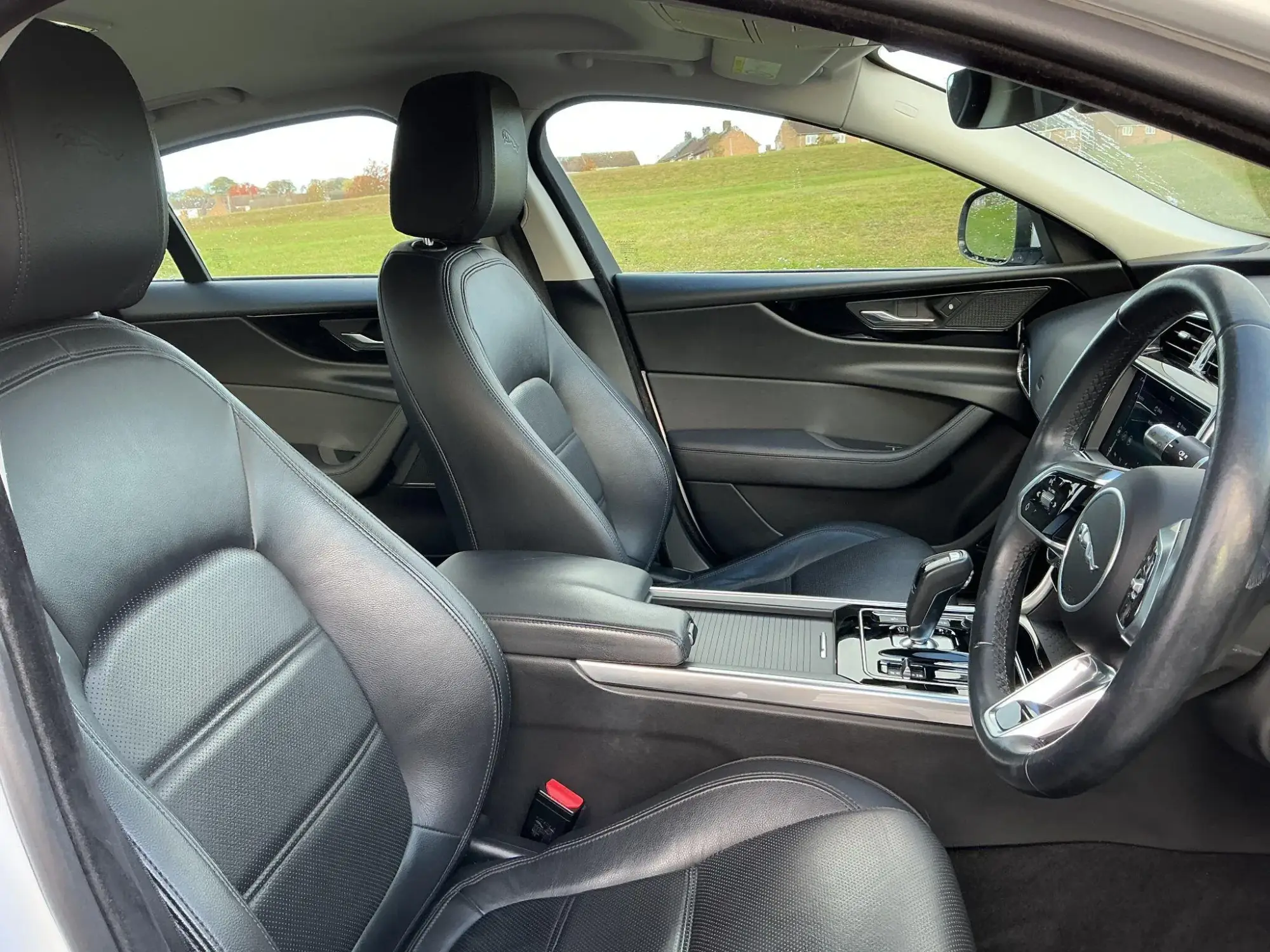 Jaguar XE Image 24 Jaguar XE Image 24