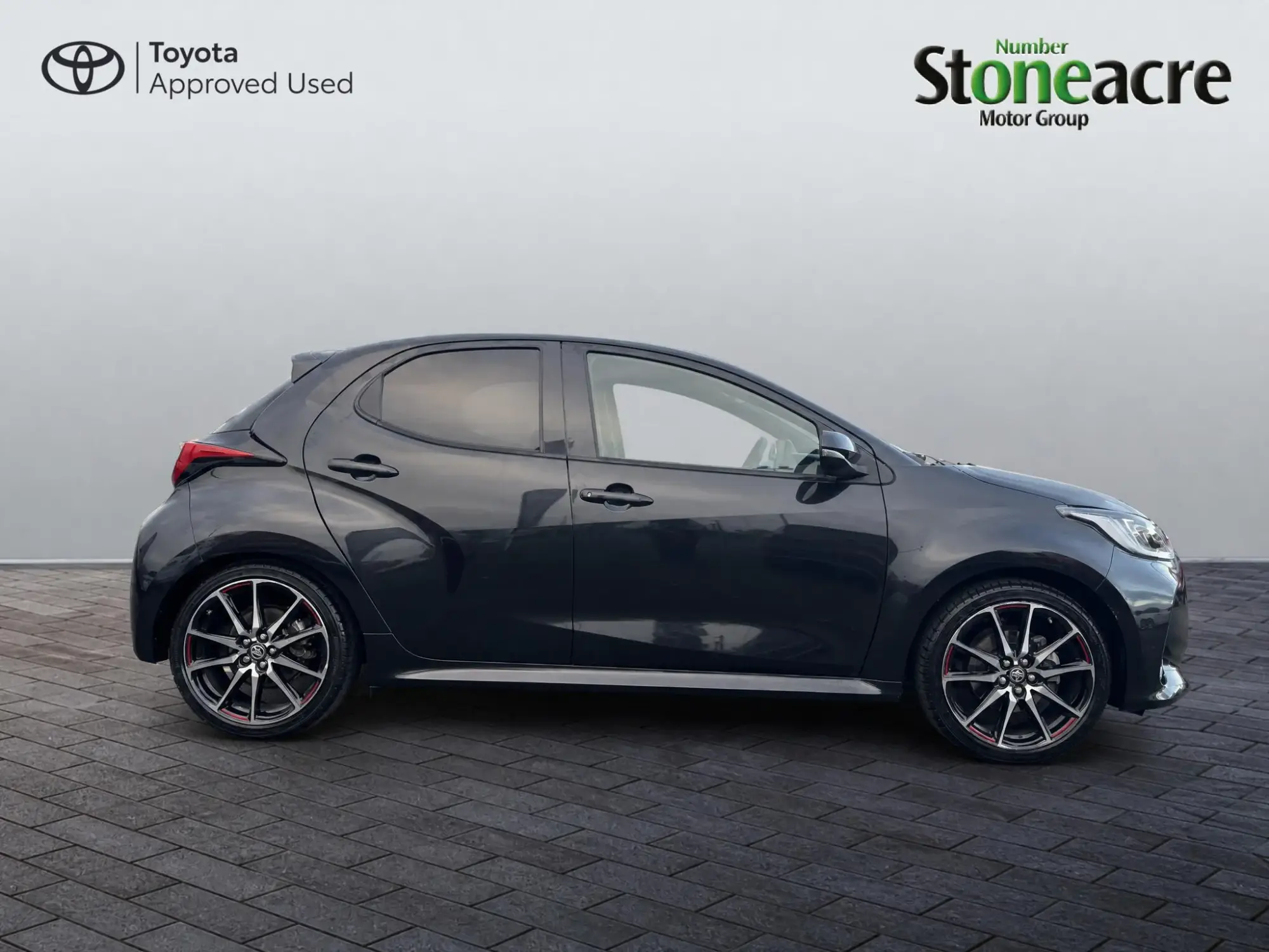 Toyota Yaris Hybrid Image 2