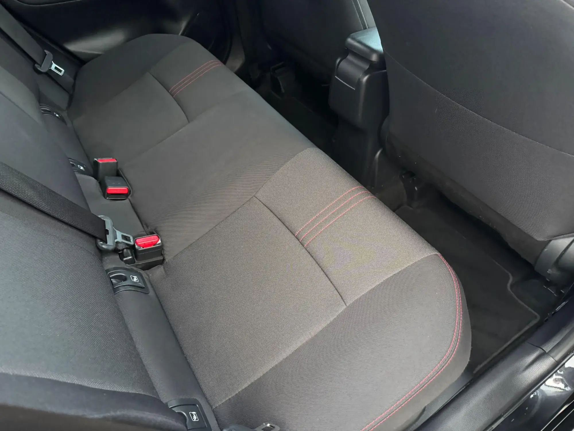 Toyota Yaris Hybrid Image 11
