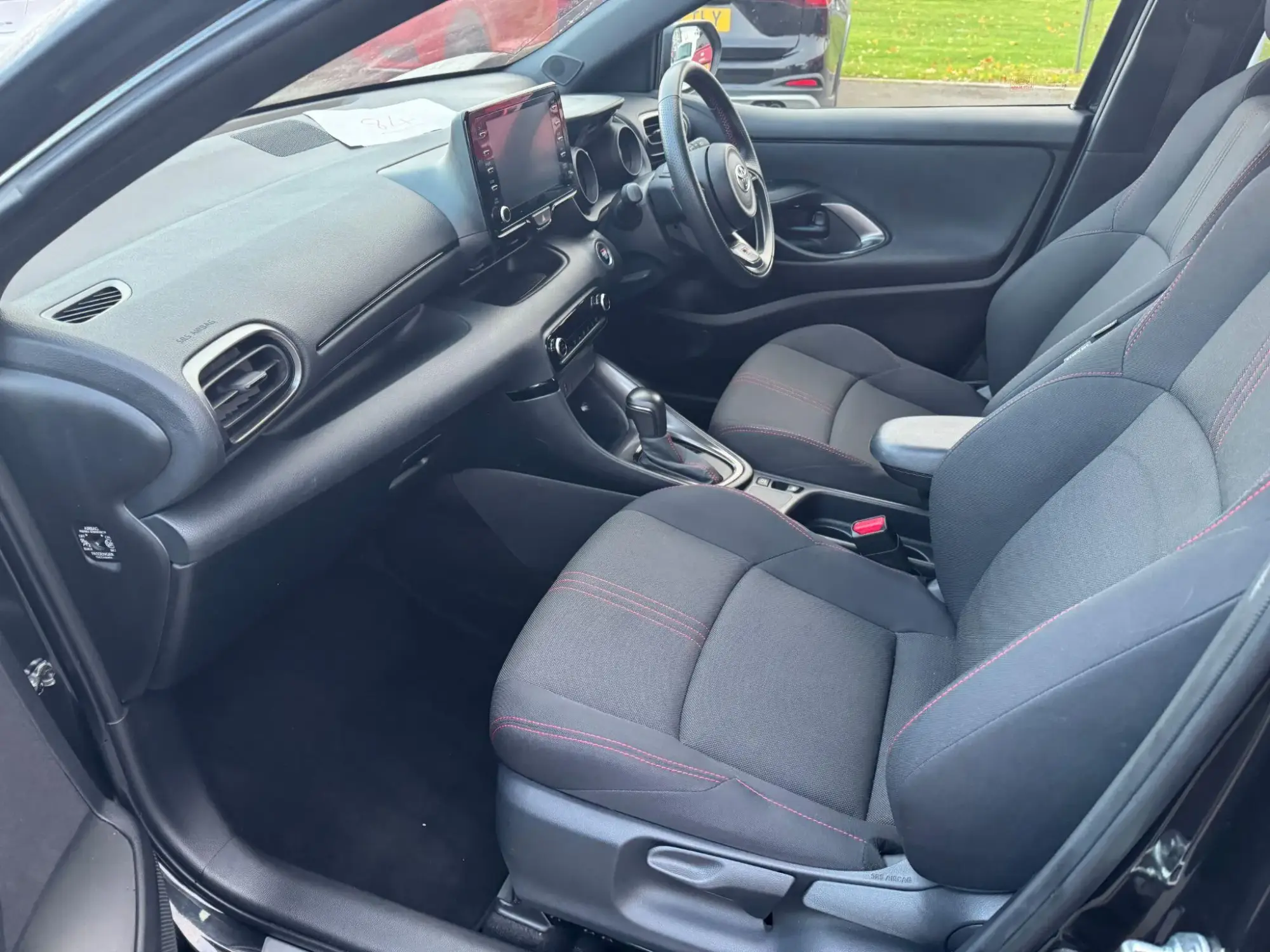 Toyota Yaris Hybrid Image 13