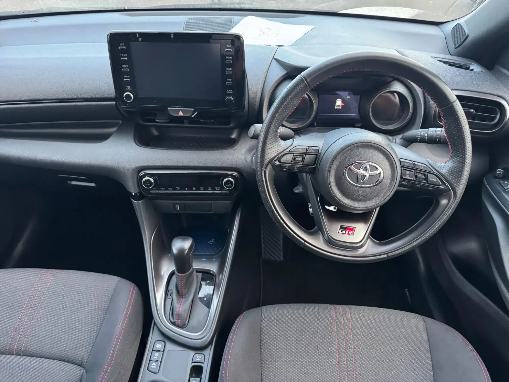 Toyota Yaris Hybrid Image 14