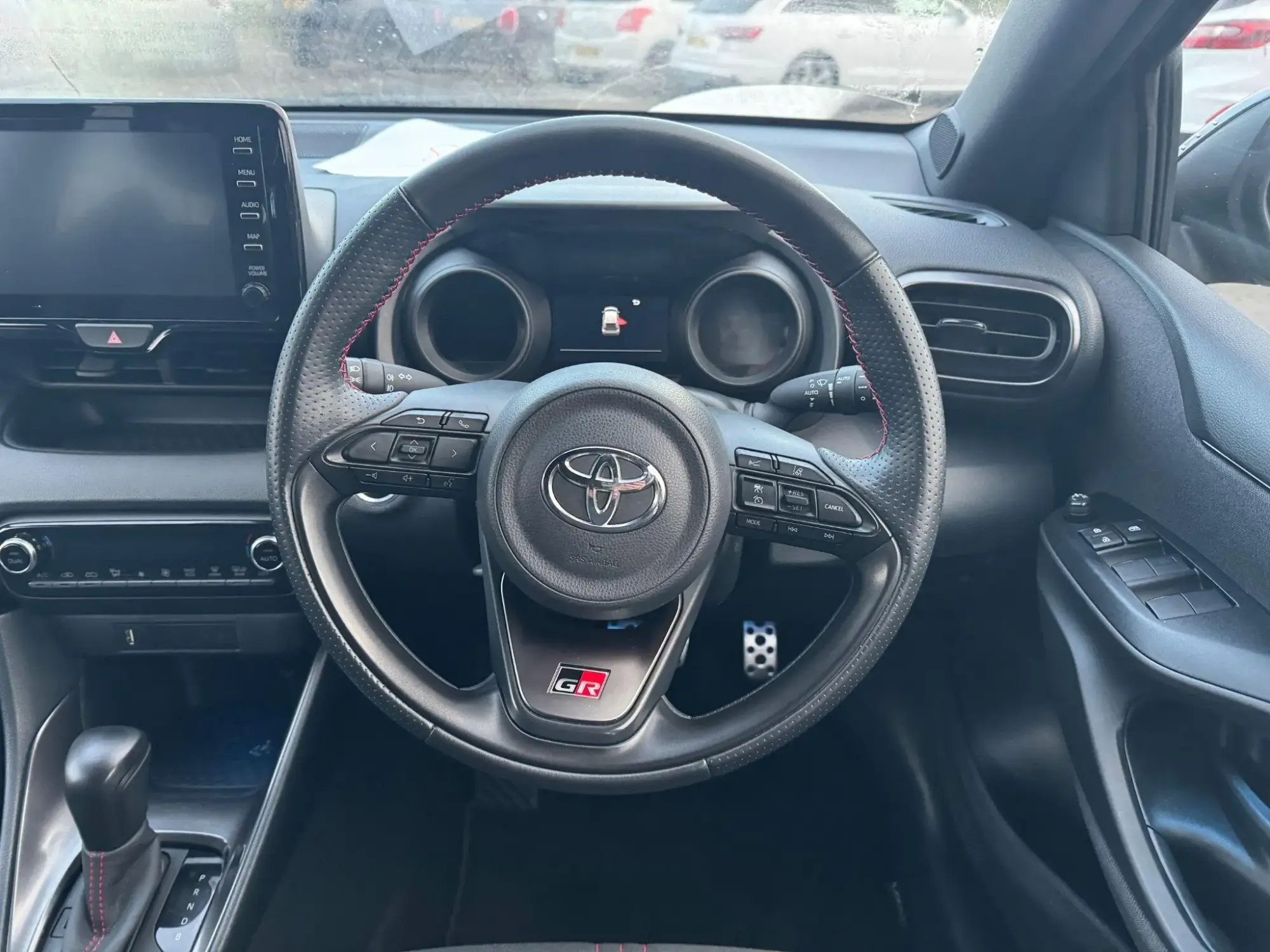 Toyota Yaris Hybrid Image 16