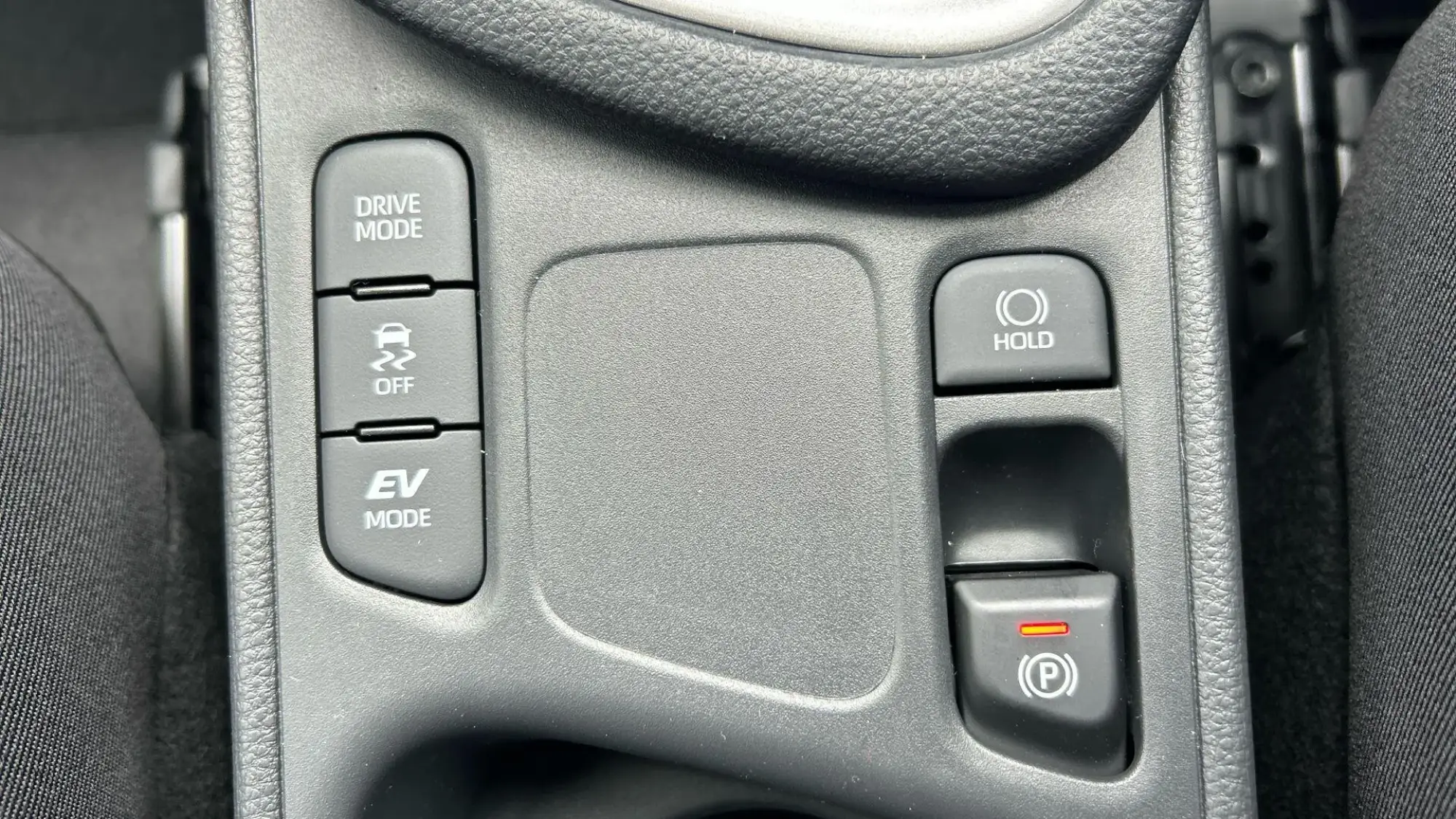 Toyota Yaris Hybrid Image 30