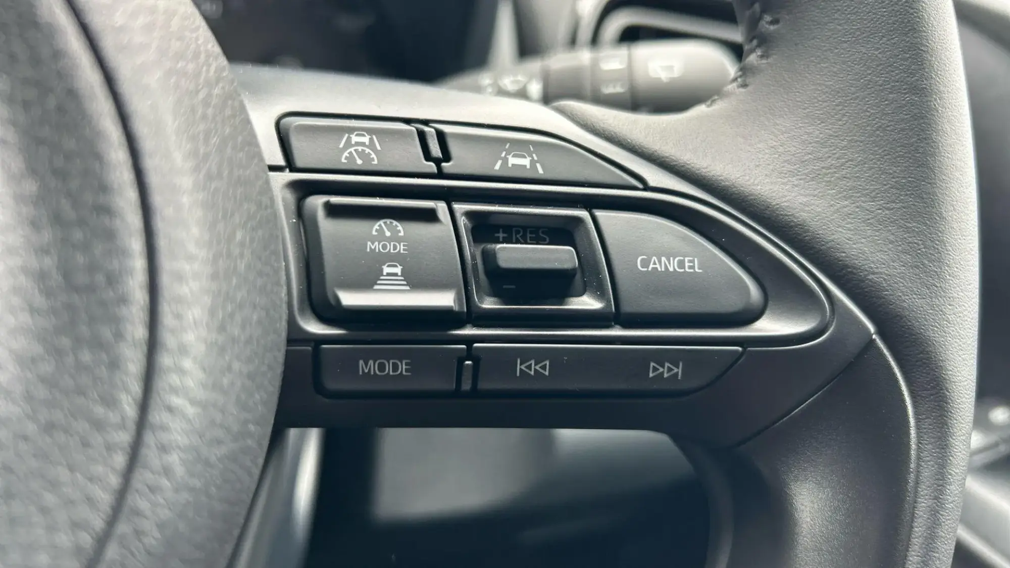 Toyota Yaris Hybrid Image 32