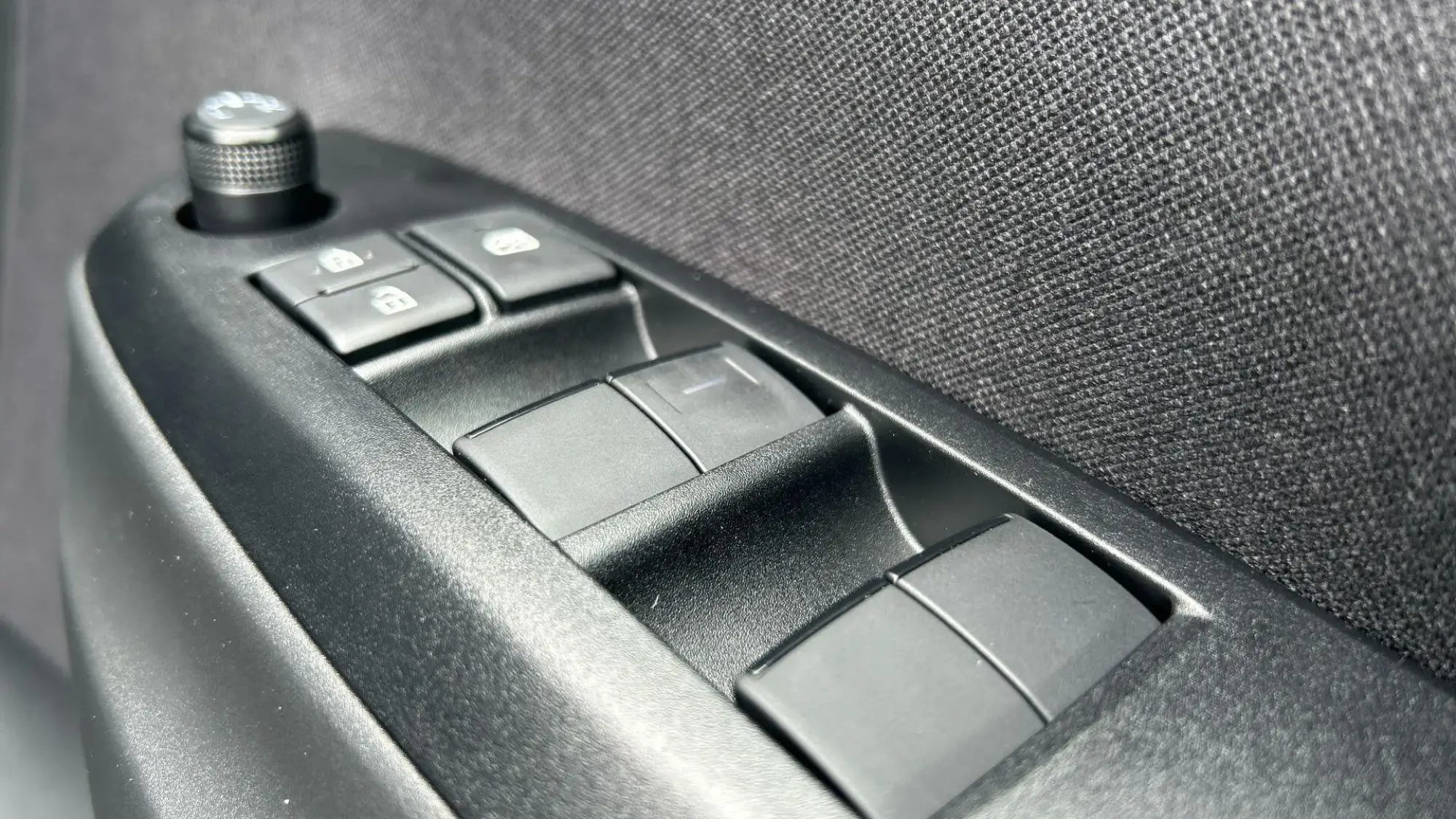 Toyota Yaris Hybrid Image 34