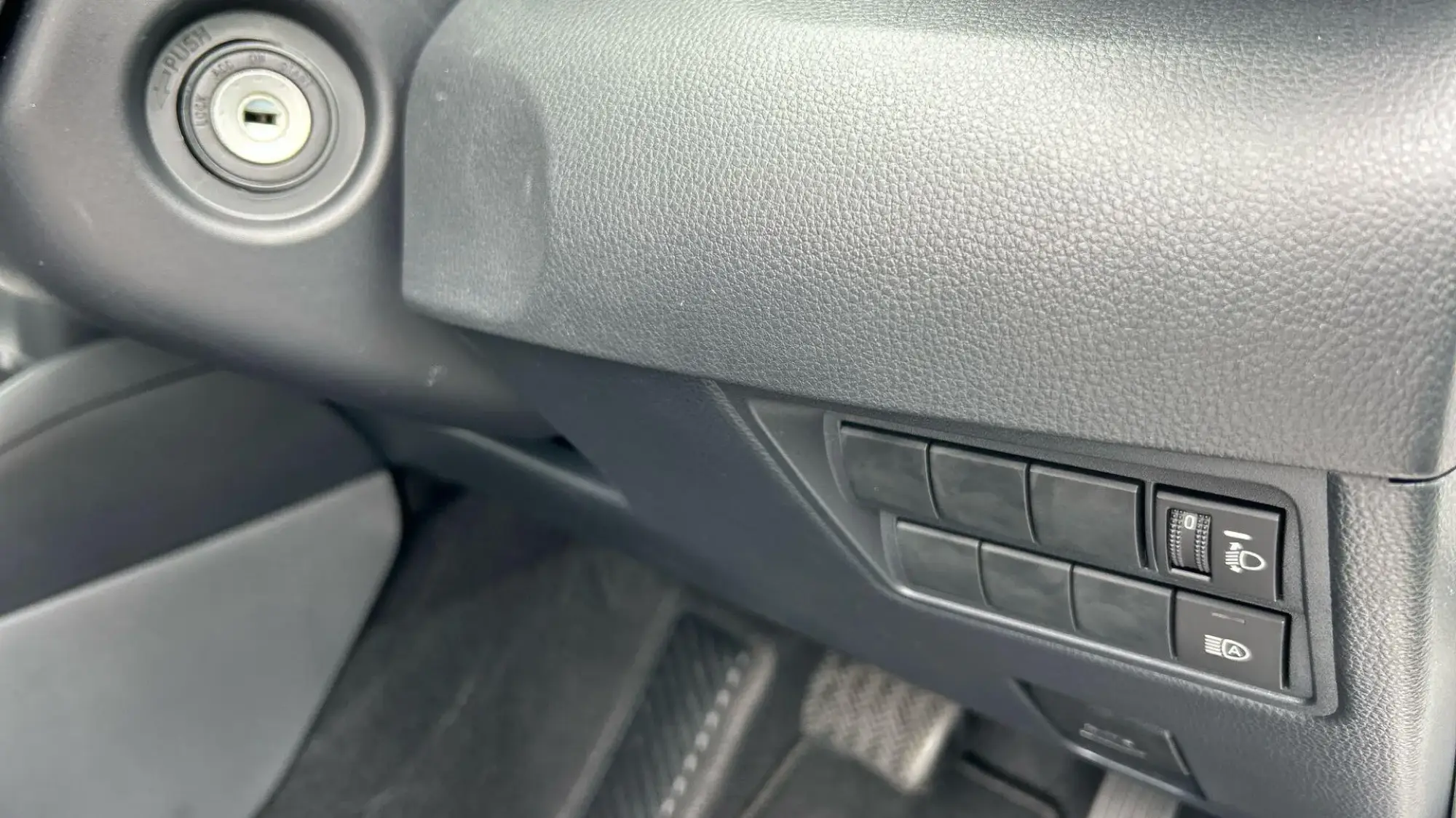 Toyota Yaris Hybrid Image 35
